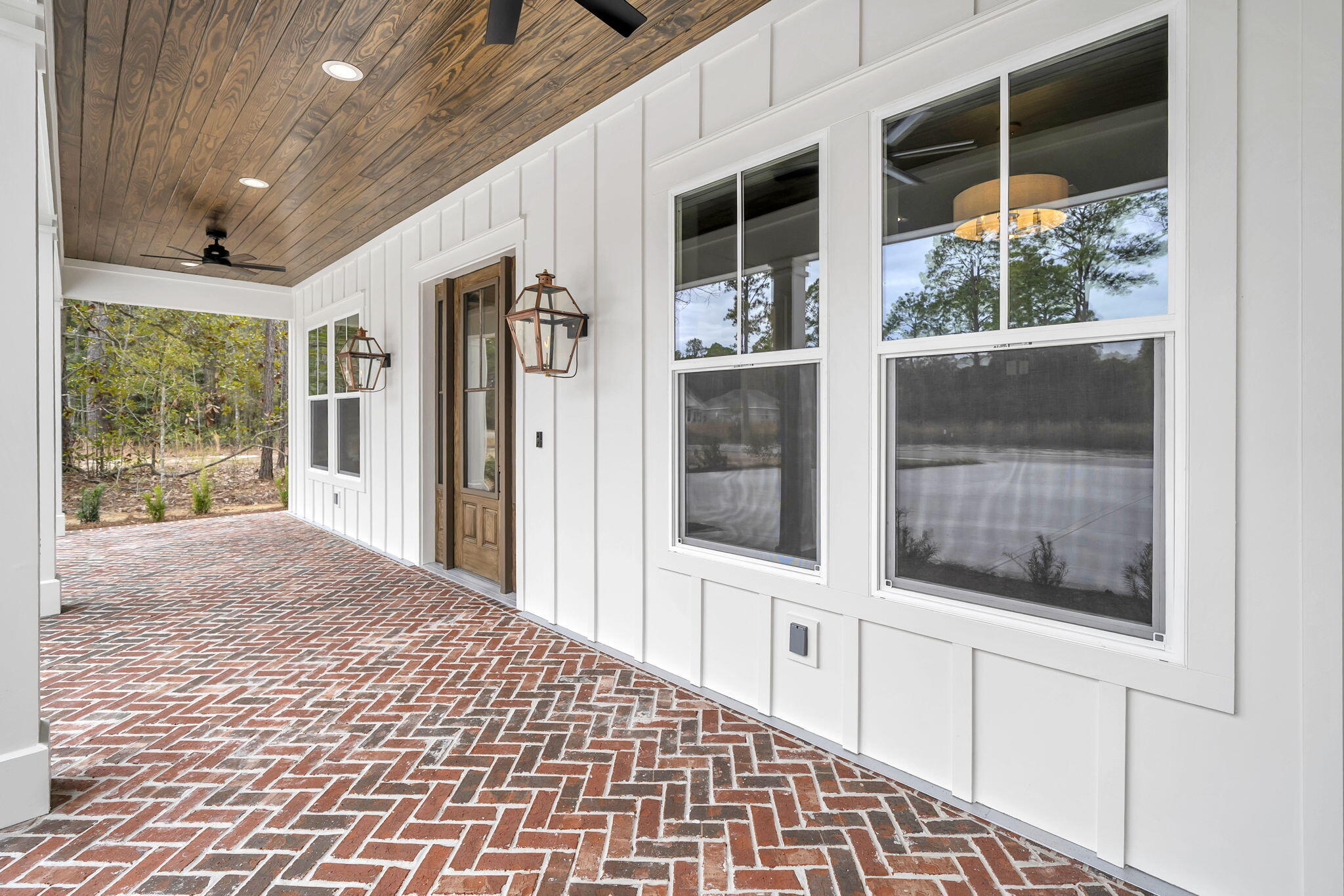 123 W Captain Fritz Way