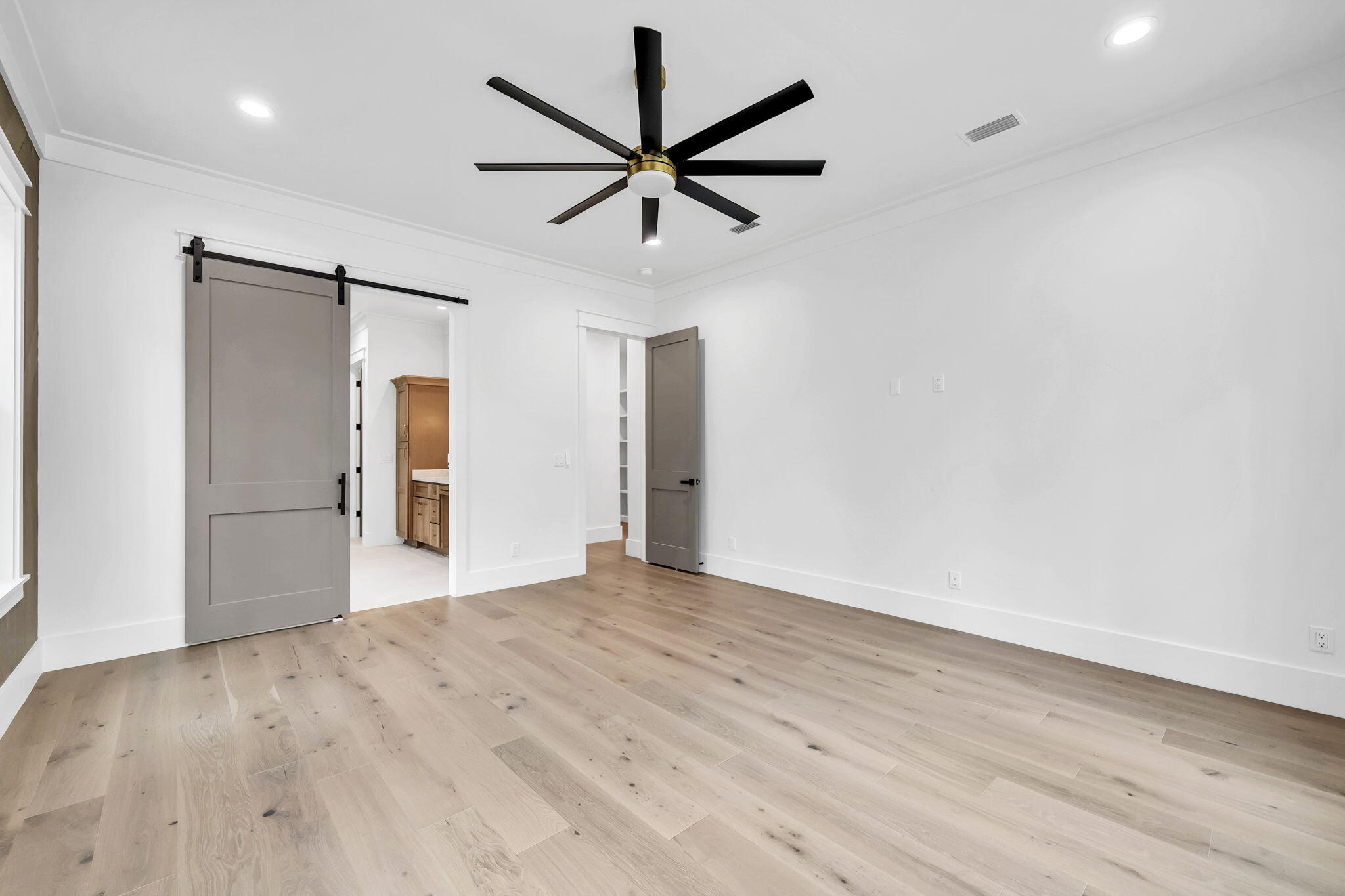 123 W Captain Fritz Way