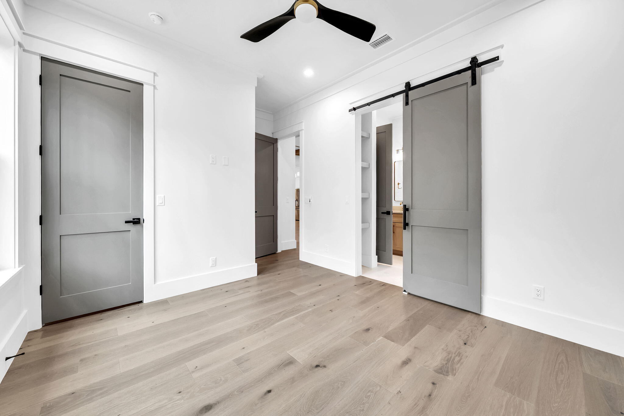 123 W Captain Fritz Way