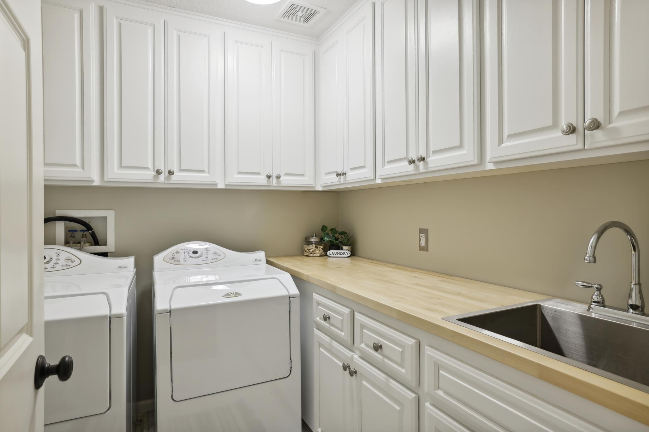 2377 Ellsworth Court, Chaska, MN