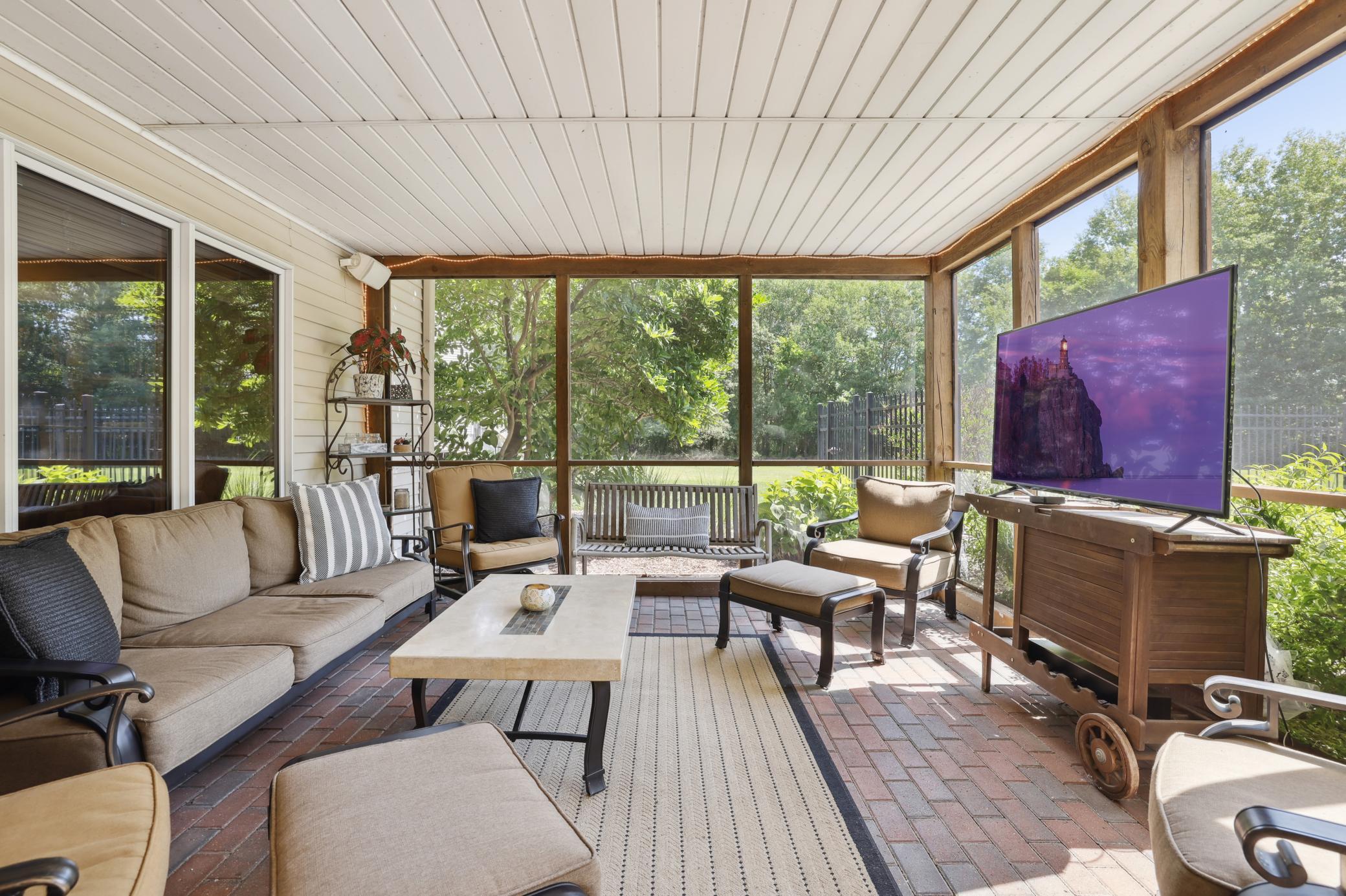 2377 Ellsworth Court, Chaska, MN