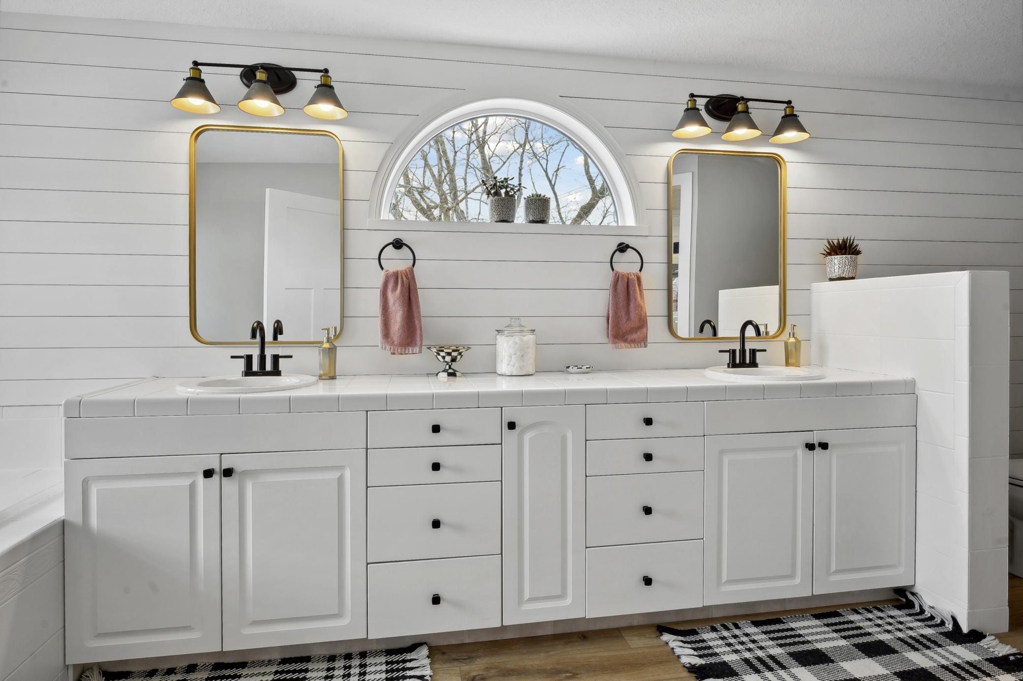 4398 Wilshire Blvd, Mound MN