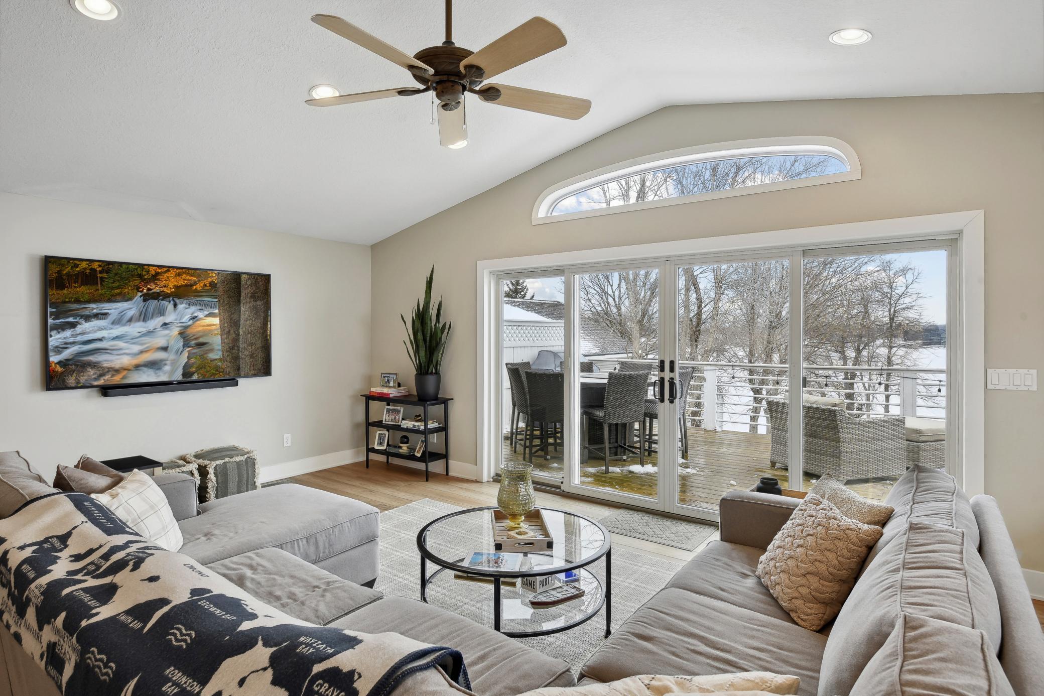 4398 Wilshire Blvd, Mound MN