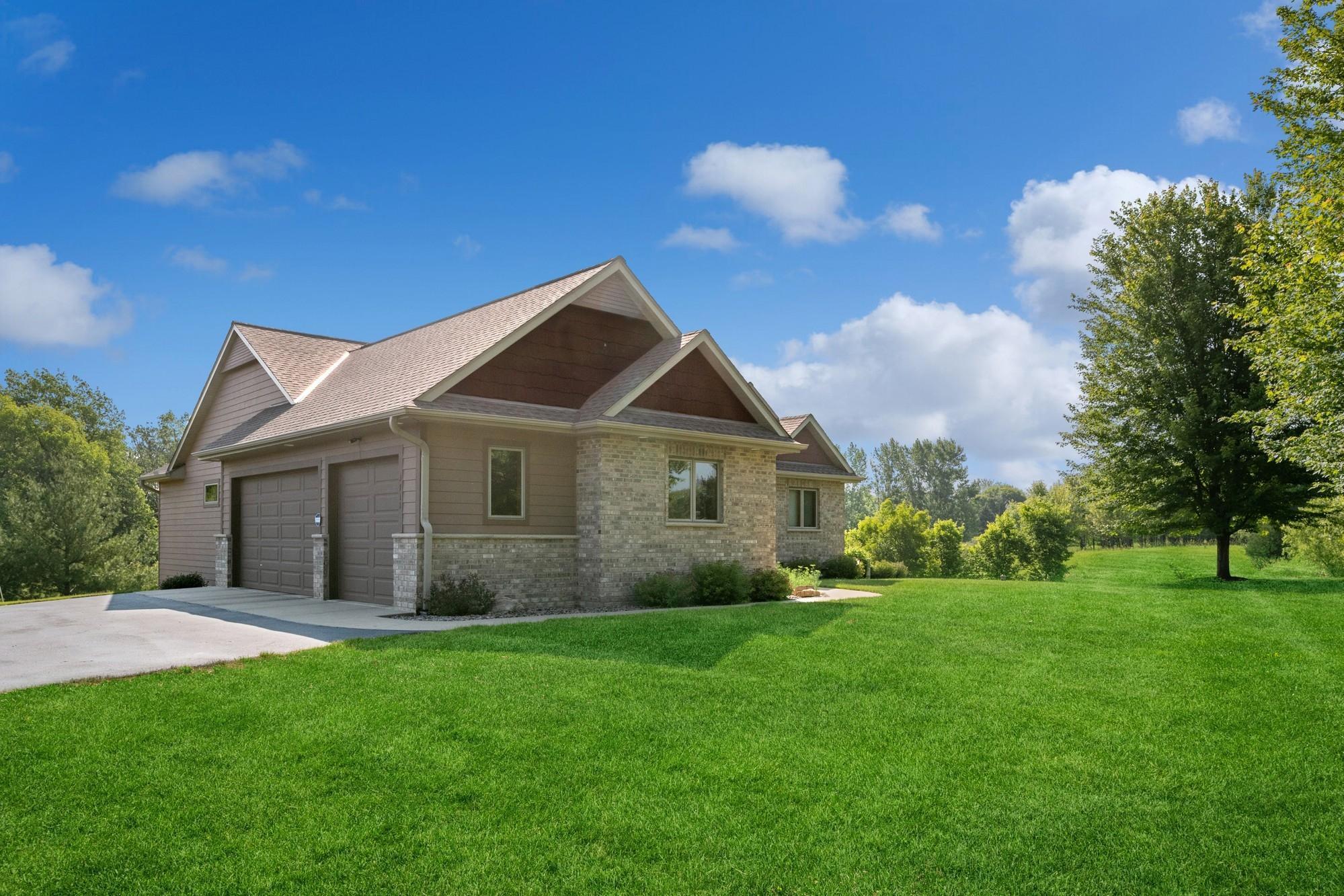 3711 Bavaria Rd, Chaska, MN