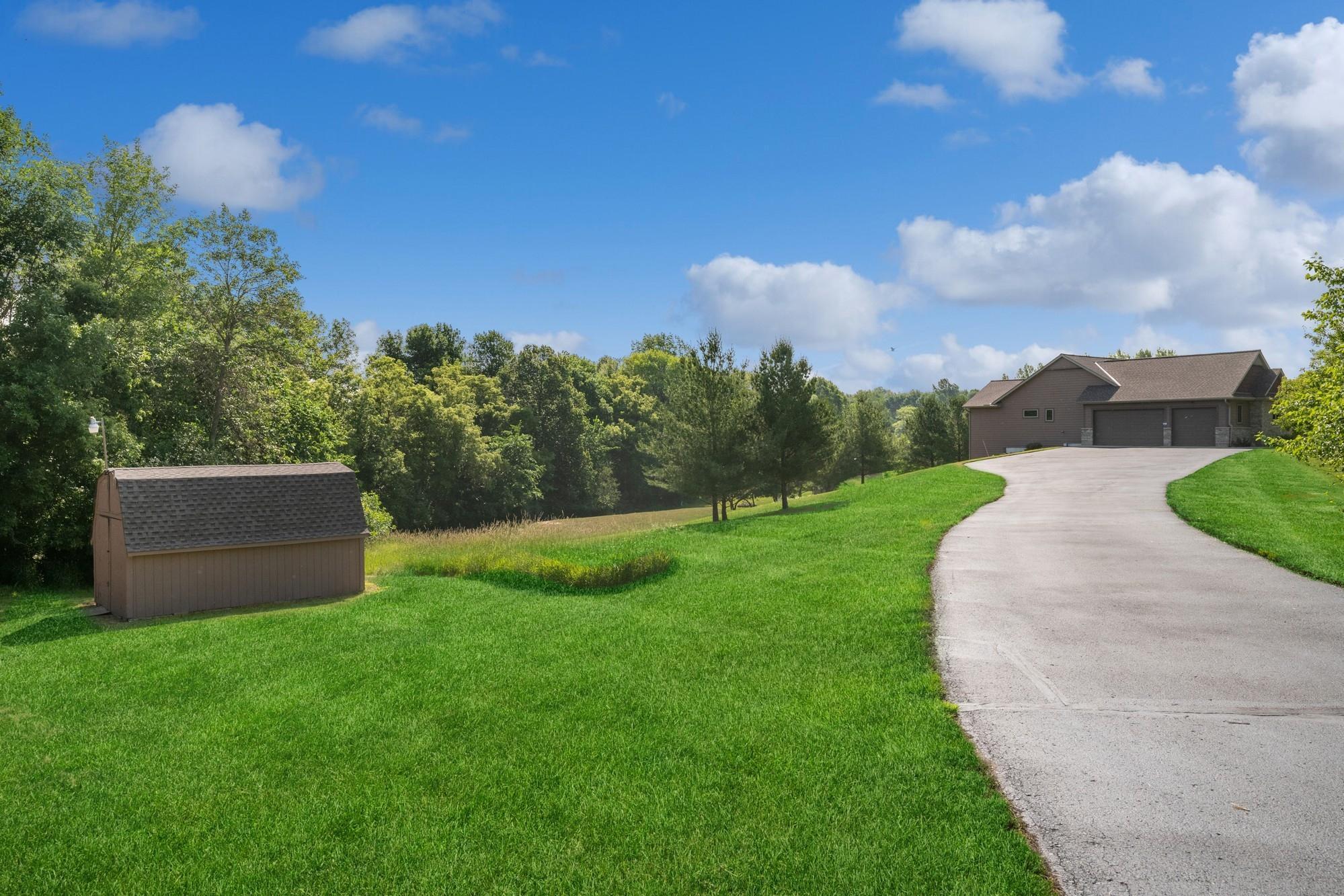 3711 Bavaria Rd, Chaska, MN