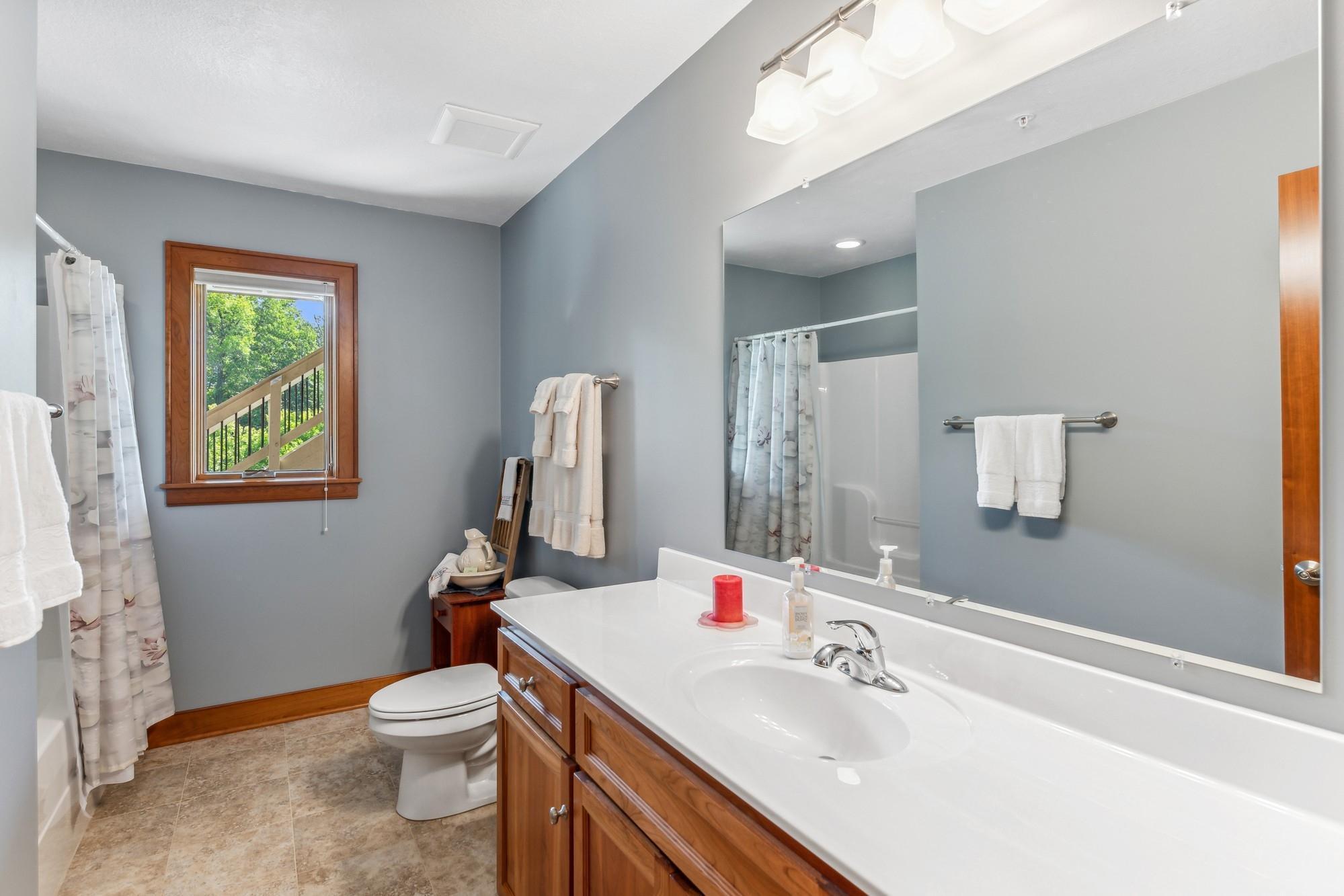 3711 Bavaria Rd, Chaska, MN