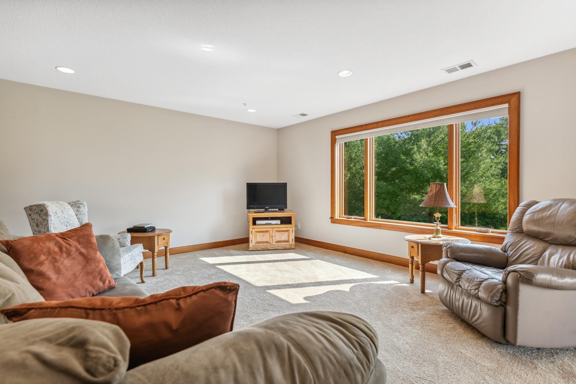 3711 Bavaria Rd, Chaska, MN