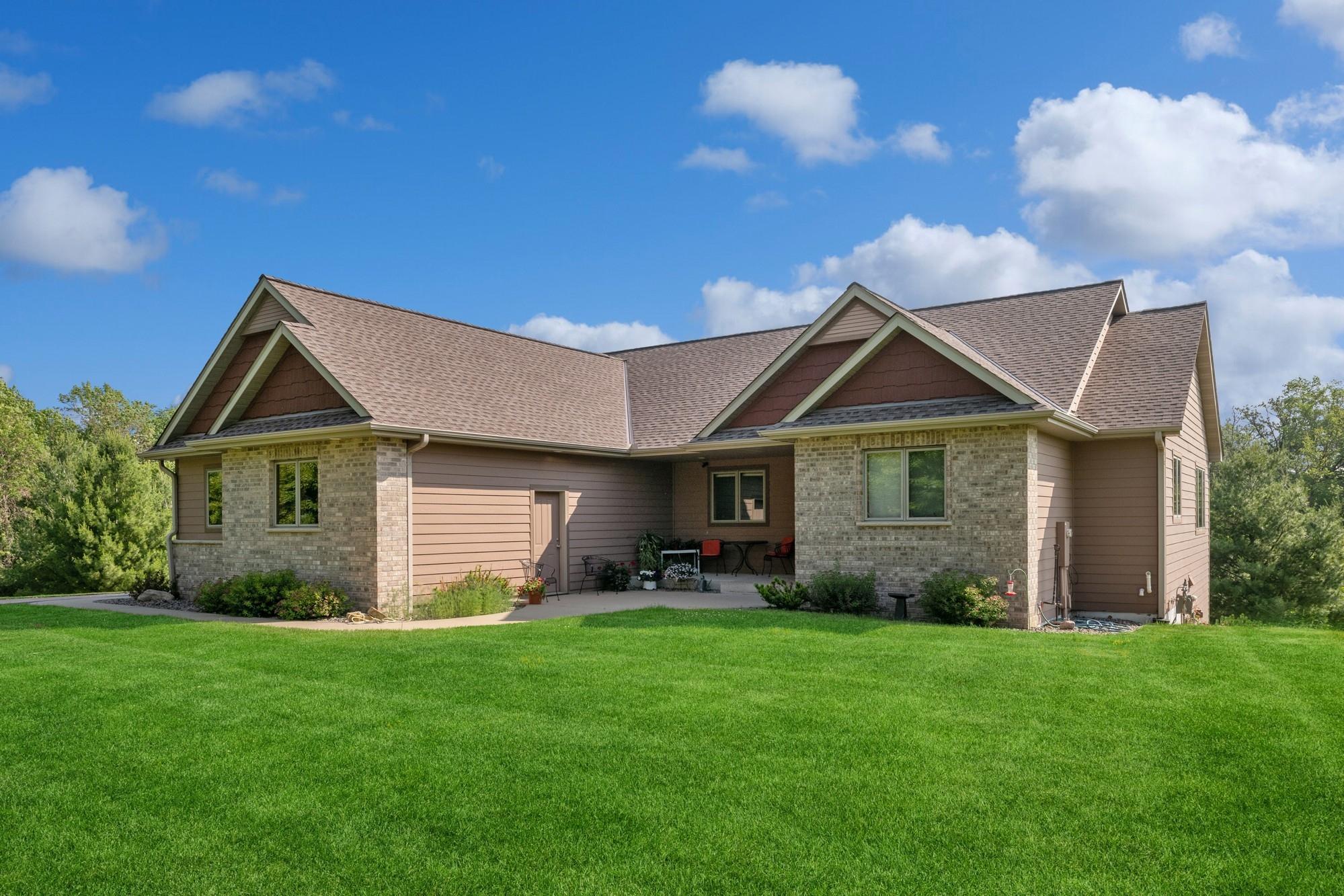 3711 Bavaria Rd, Chaska, MN