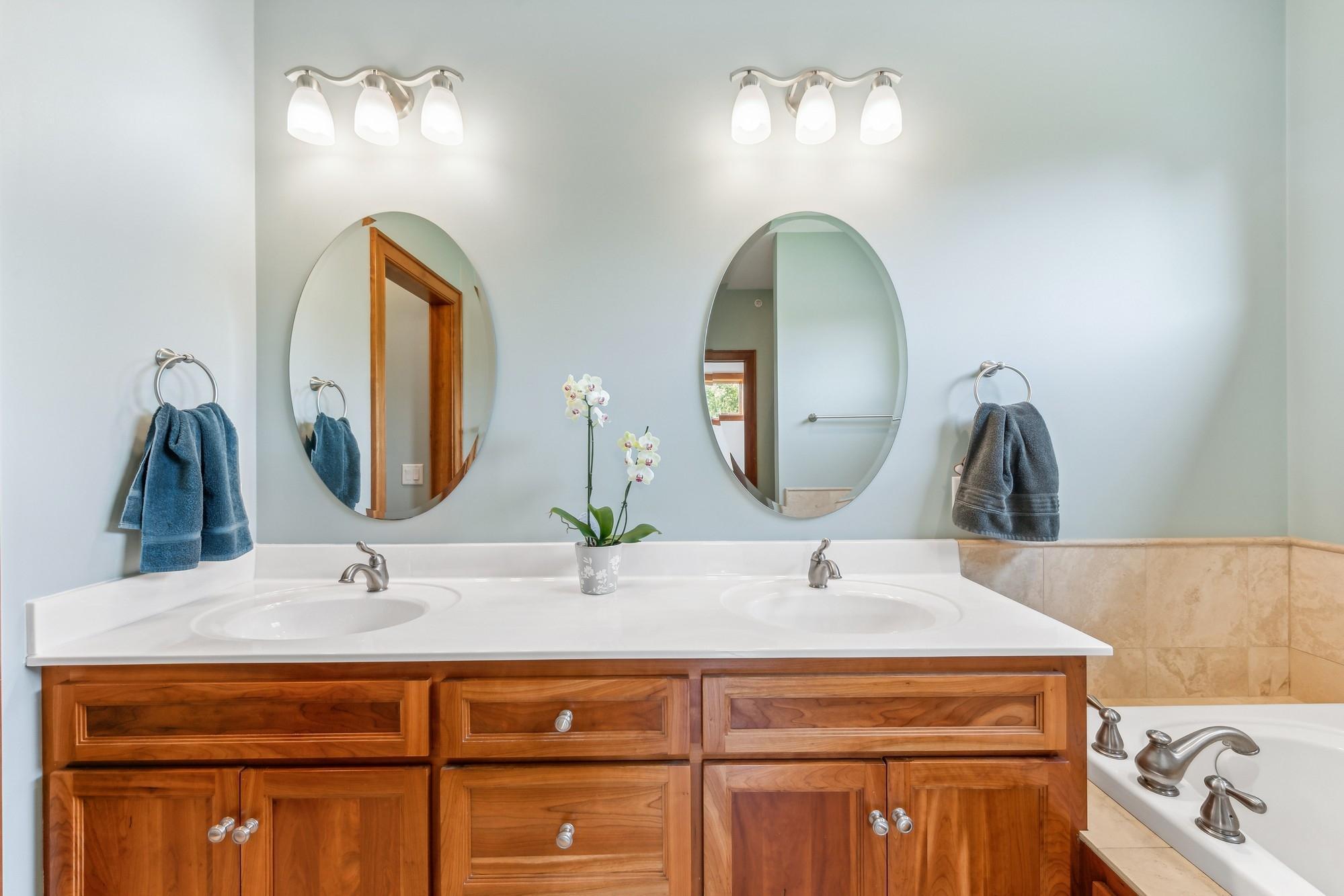 3711 Bavaria Rd, Chaska, MN