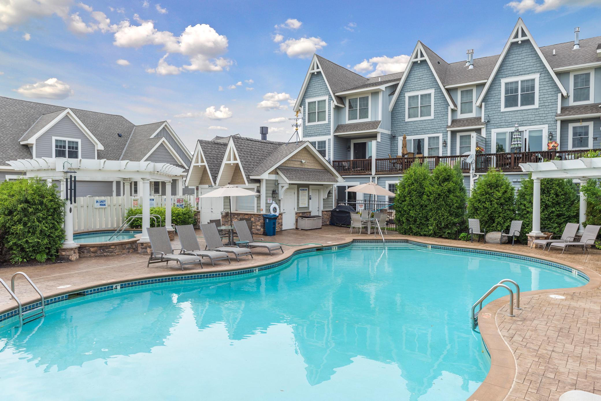 2315 Lost Lake Ct, Mound, MN