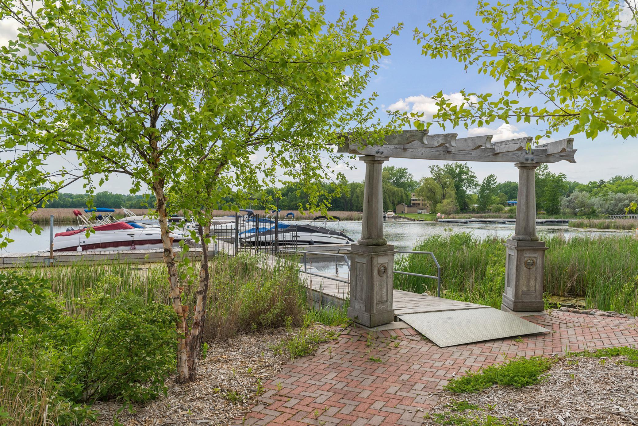 2315 Lost Lake Ct, Mound, MN