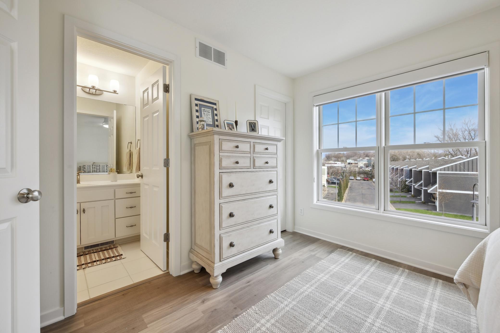 2315 Lost Lake Ct, Mound, MN