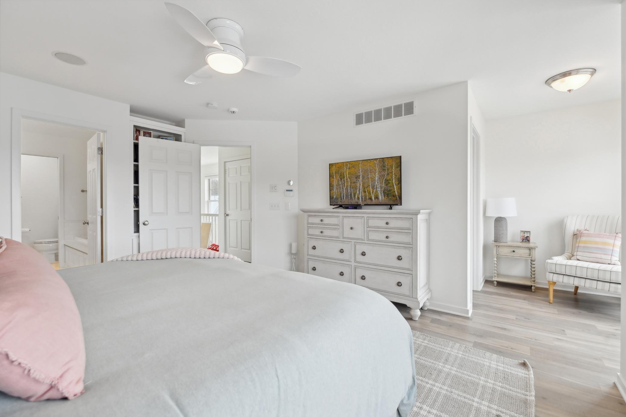 2315 Lost Lake Ct, Mound, MN