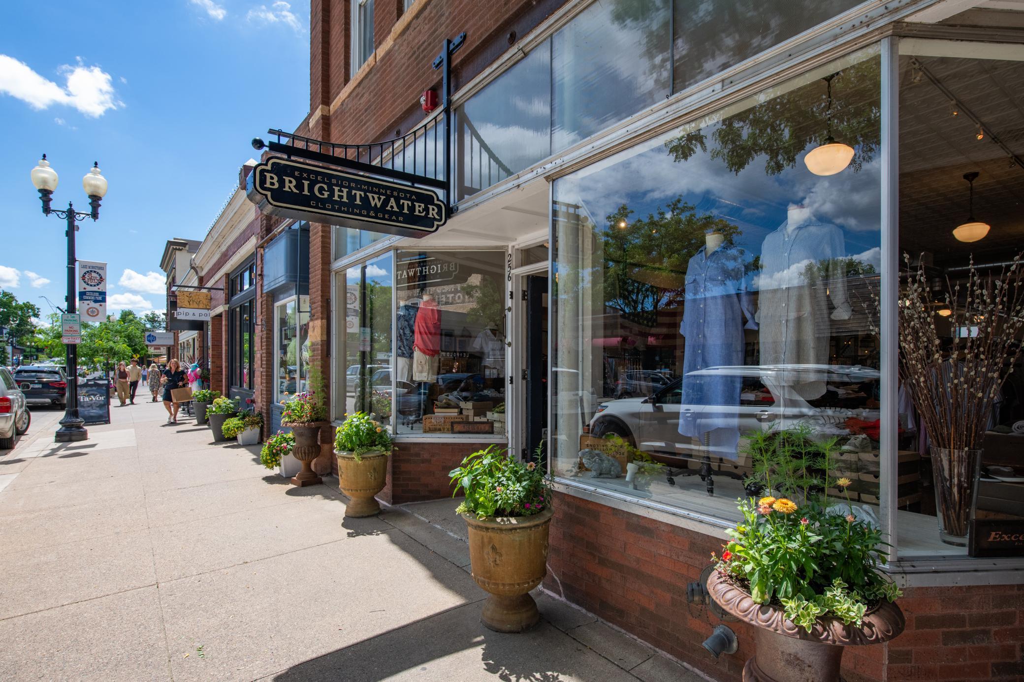 4 1st St, Excelsior, MN