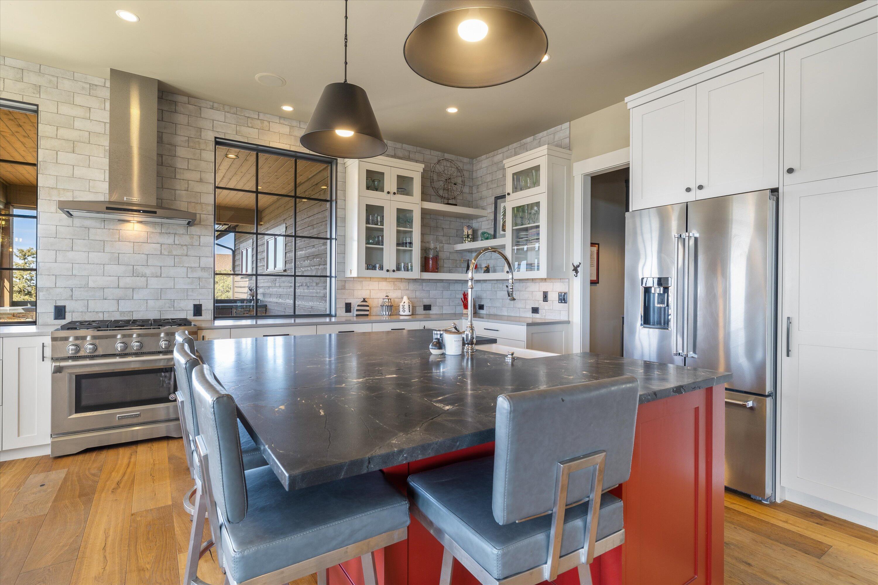 16228 SW Hat Rock Loop