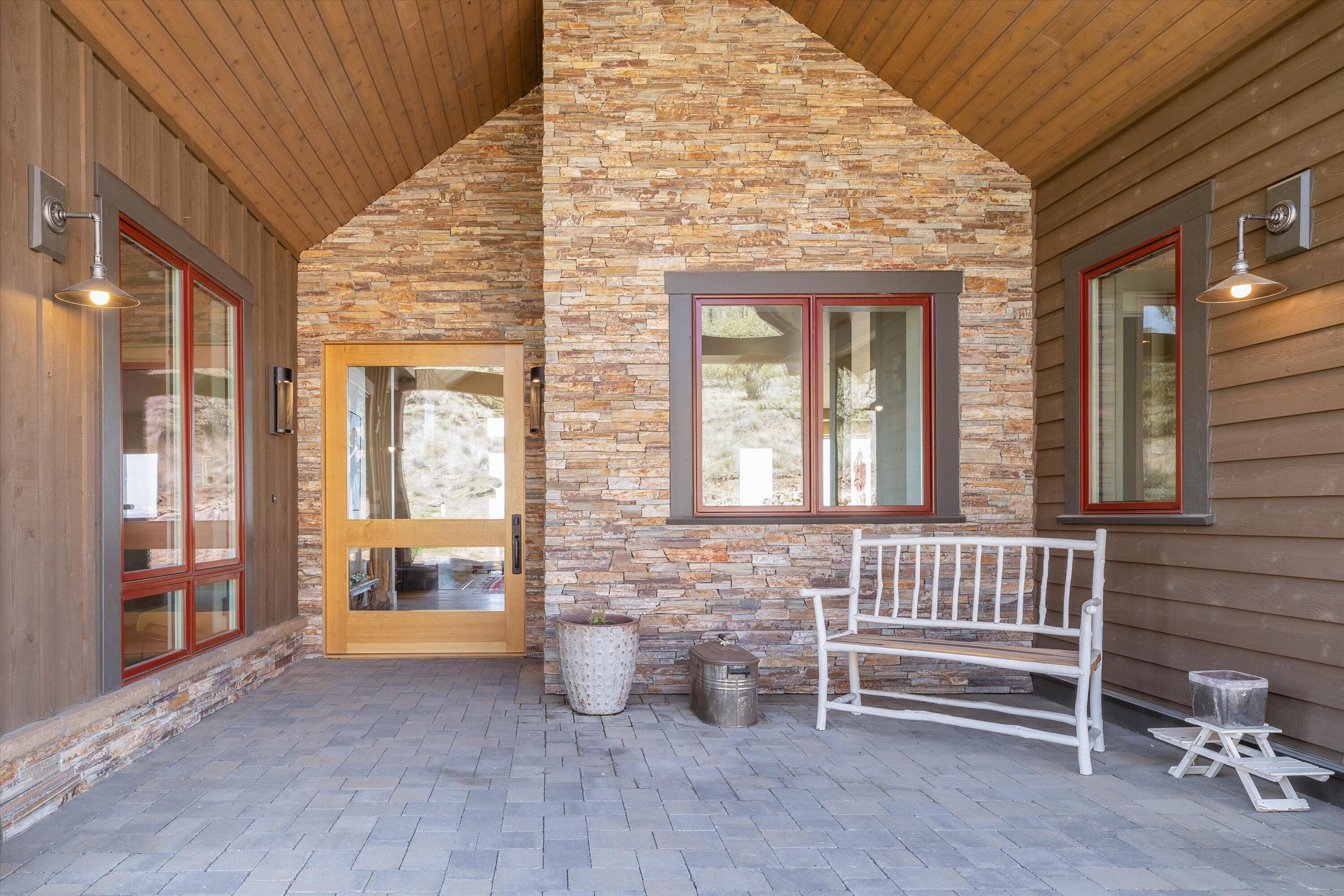 16228 SW Hat Rock Loop