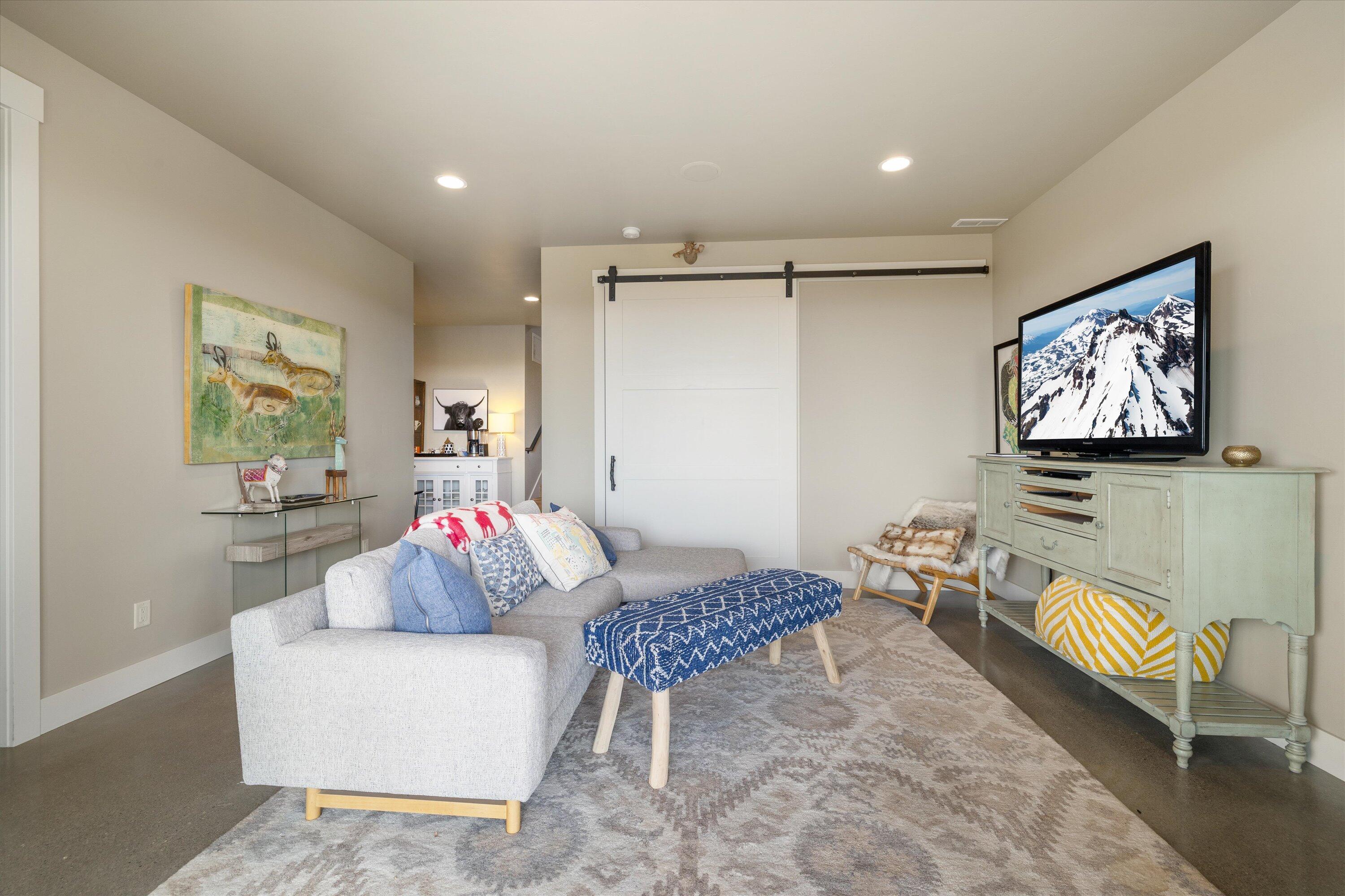 16228 SW Hat Rock Loop