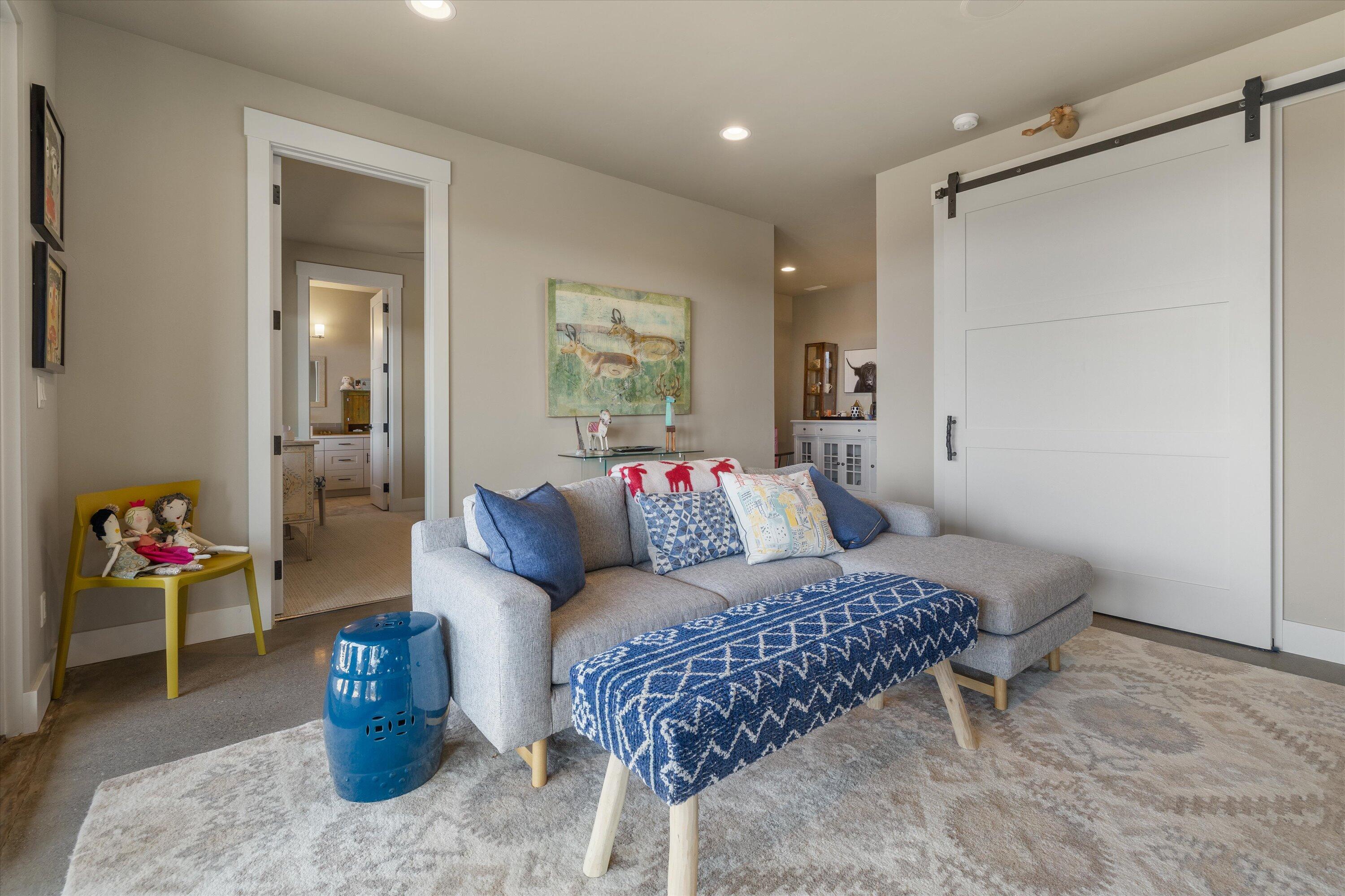 16228 SW Hat Rock Loop