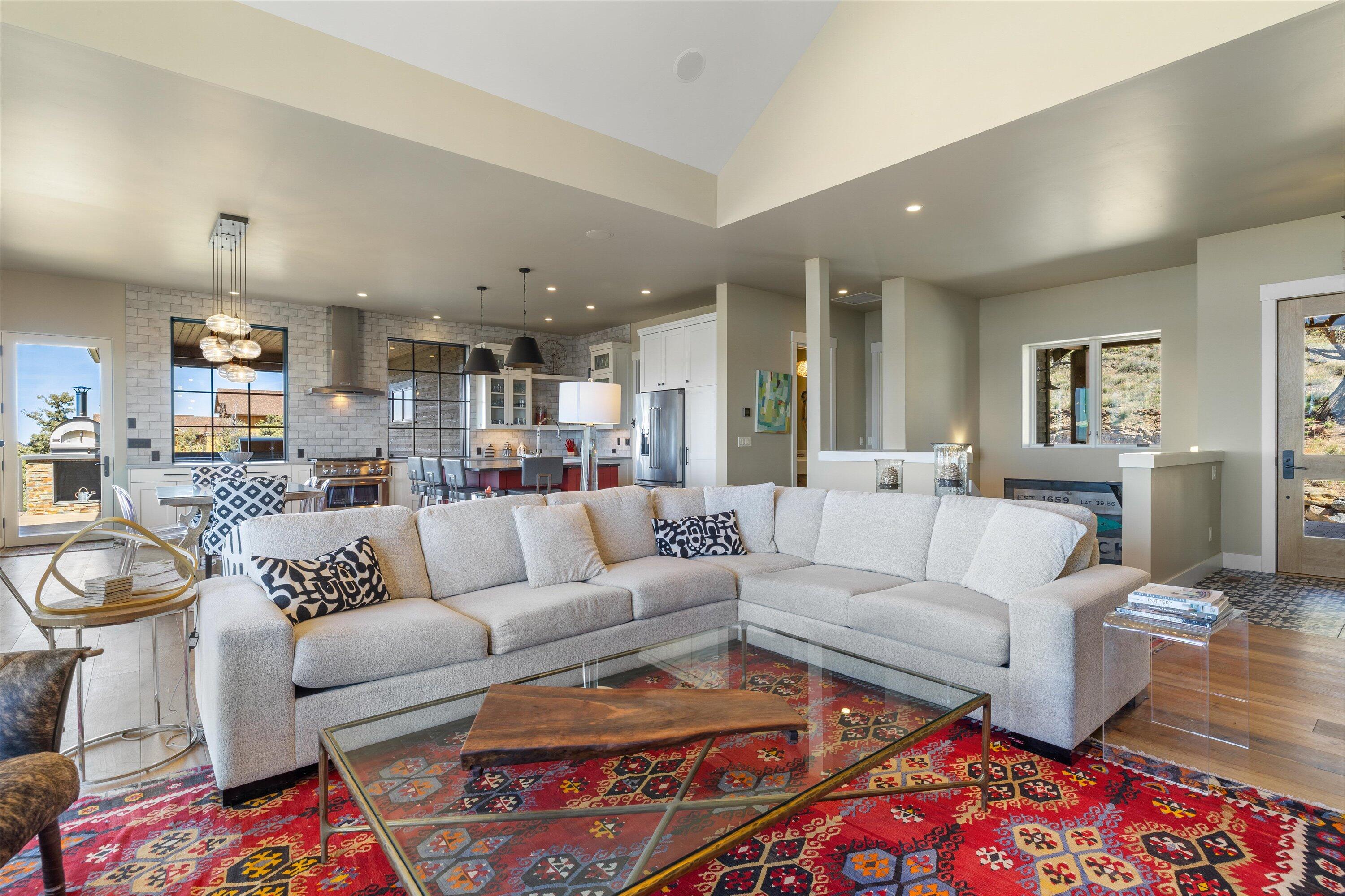 16228 SW Hat Rock Loop