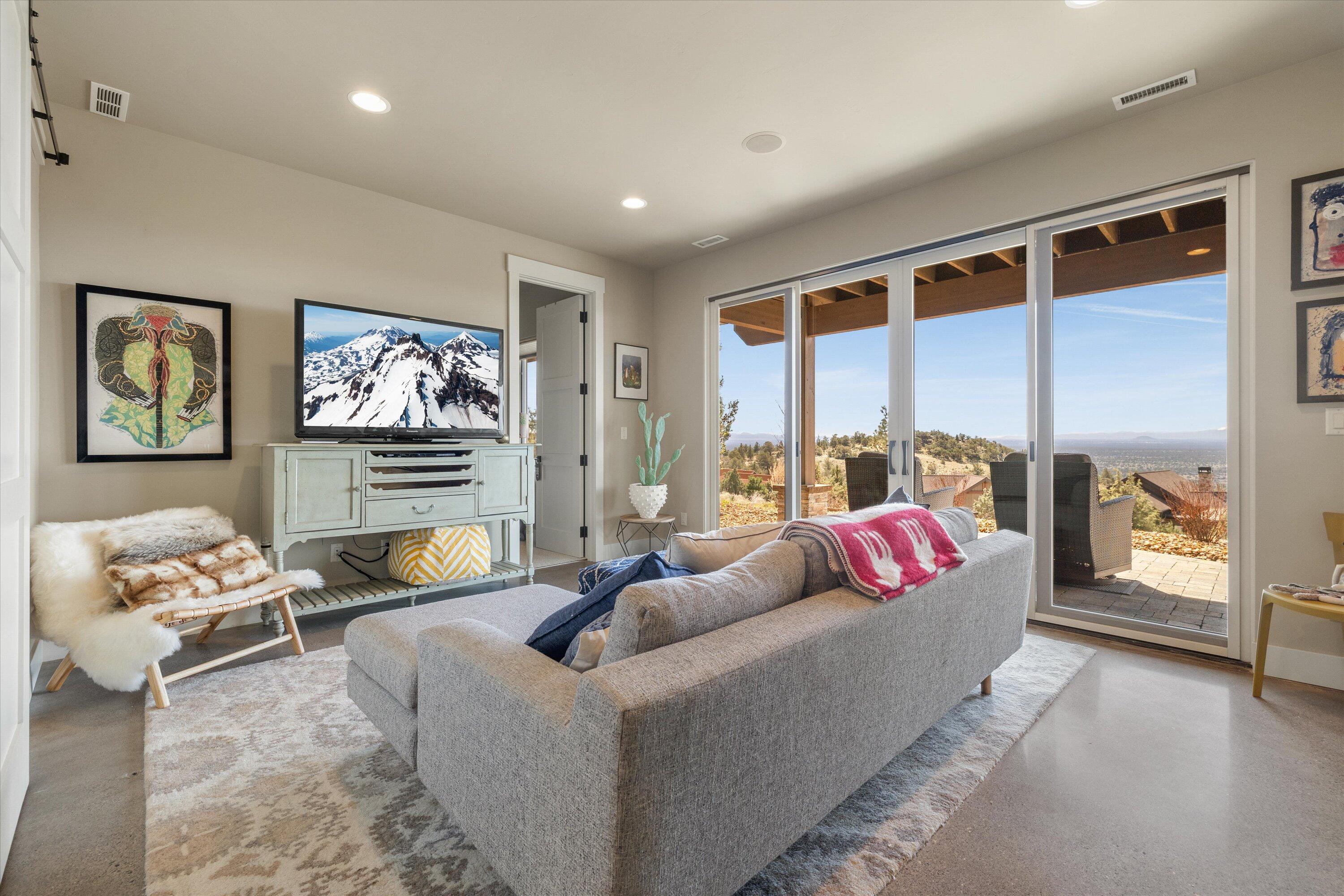 16228 SW Hat Rock Loop