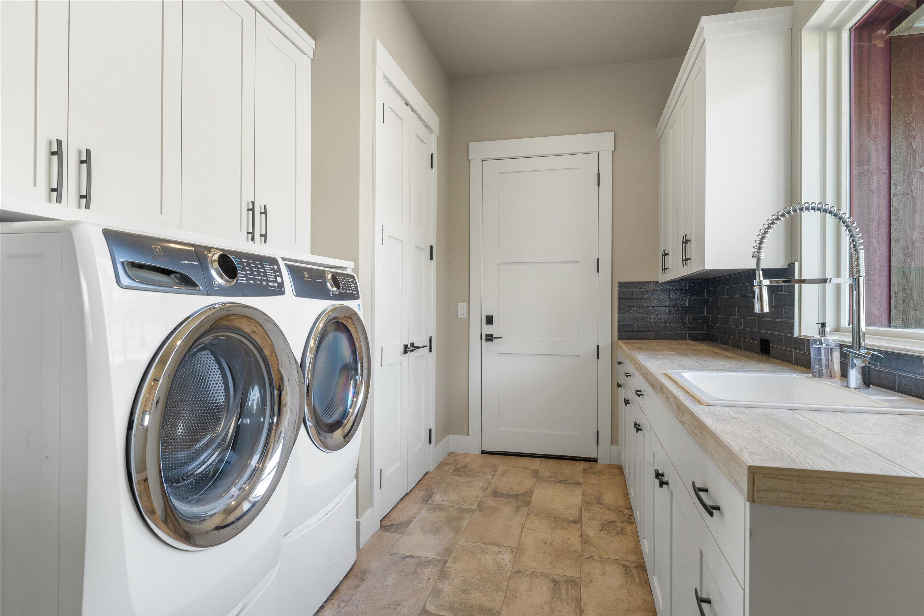 16228 SW Hat Rock Loop