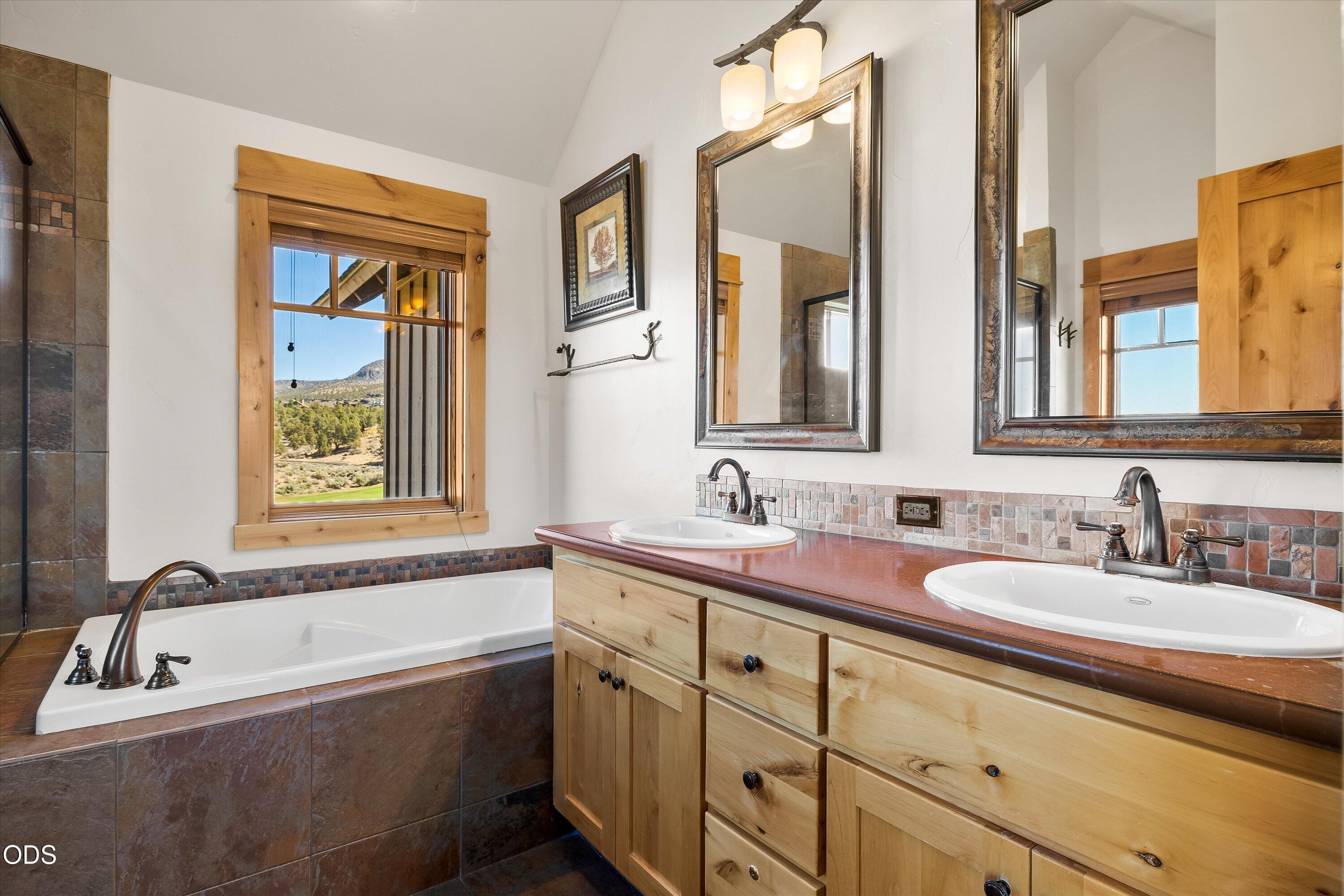 16801 SW Brasada Ranch Road, Cabin 30