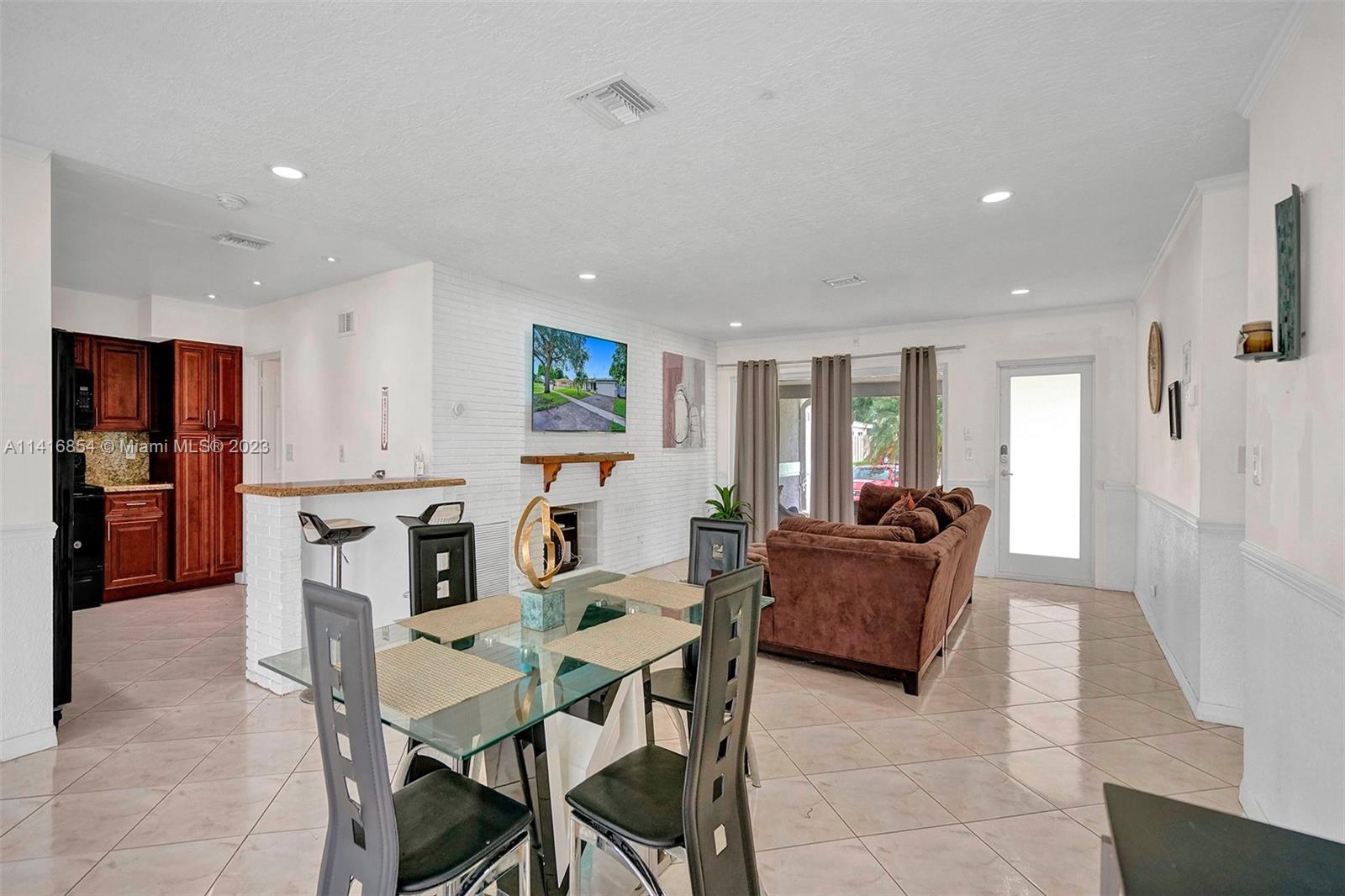 1093 Long Island Ave