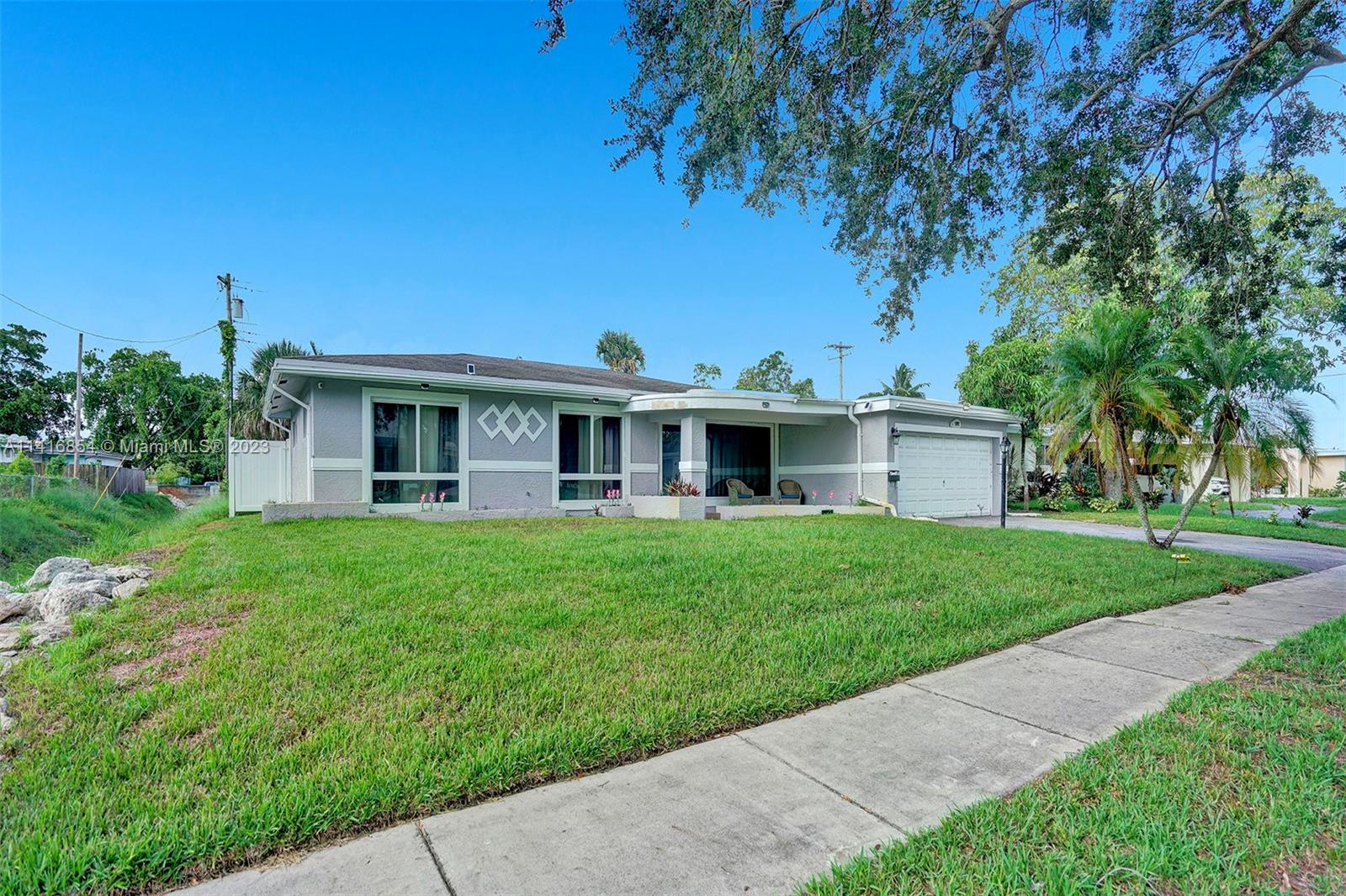 1093 Long Island Ave