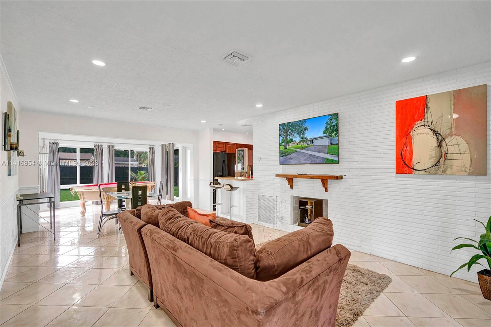 1093 Long Island Ave