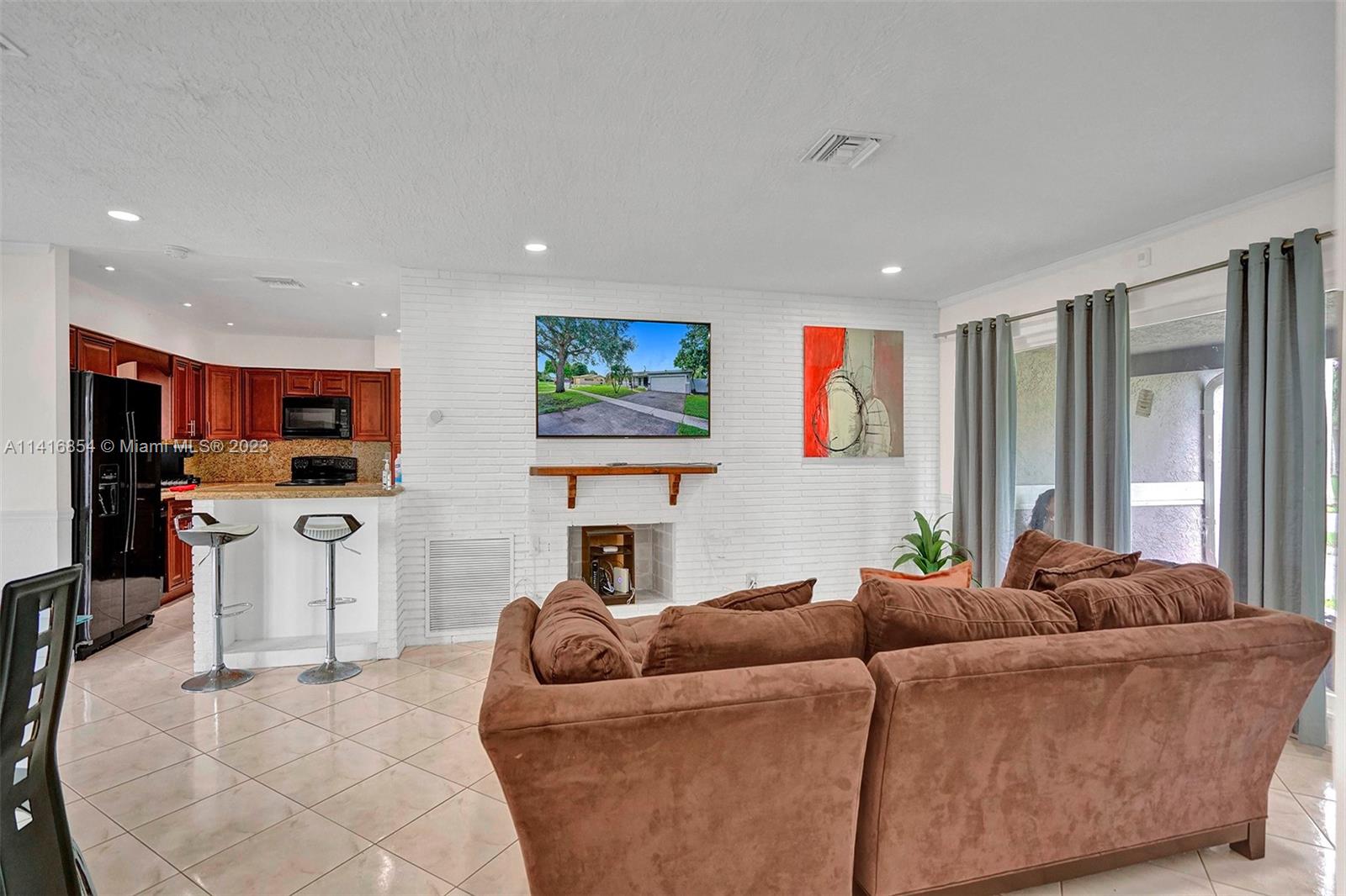 1093 Long Island Ave