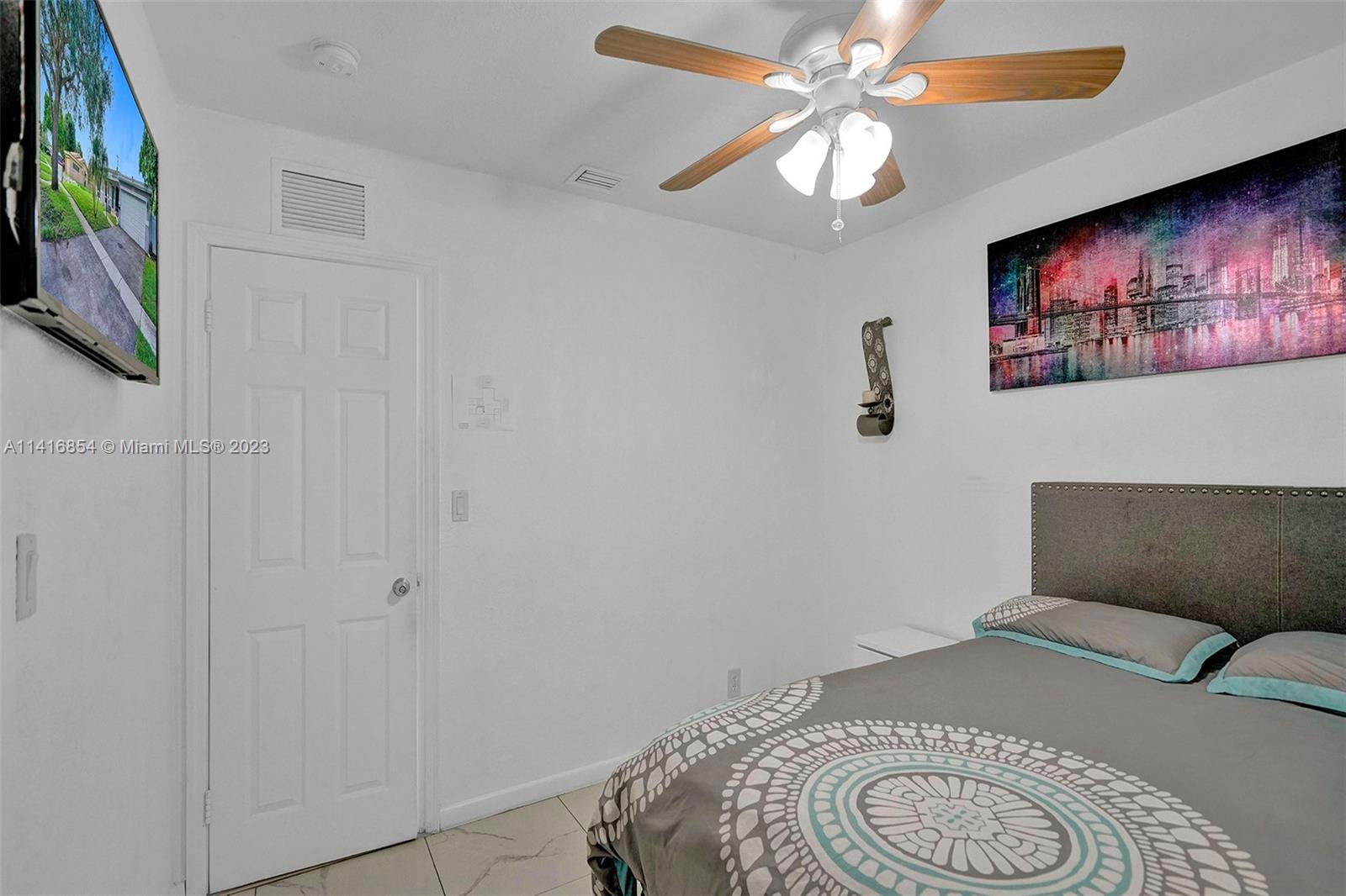 1093 Long Island Ave