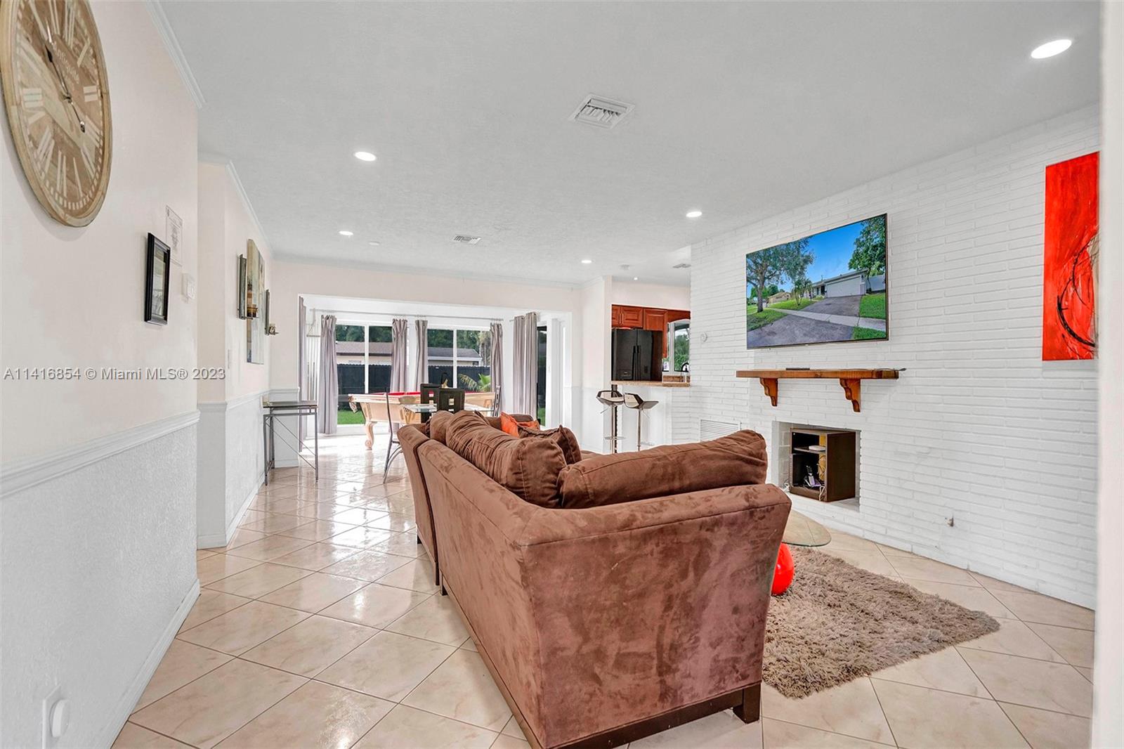 1093 Long Island Ave