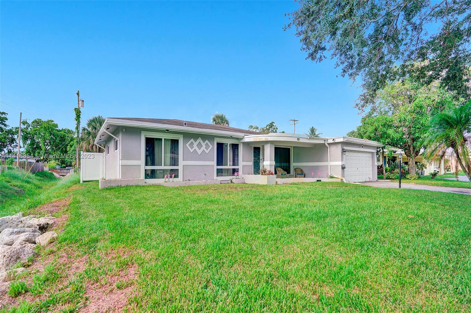 1093 Long Island Ave