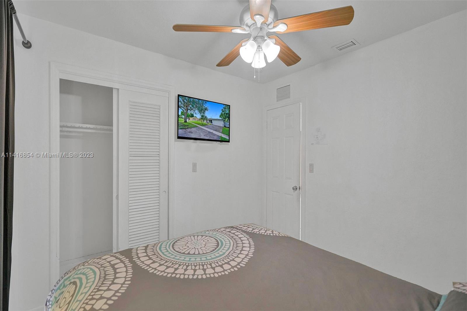 1093 Long Island Ave