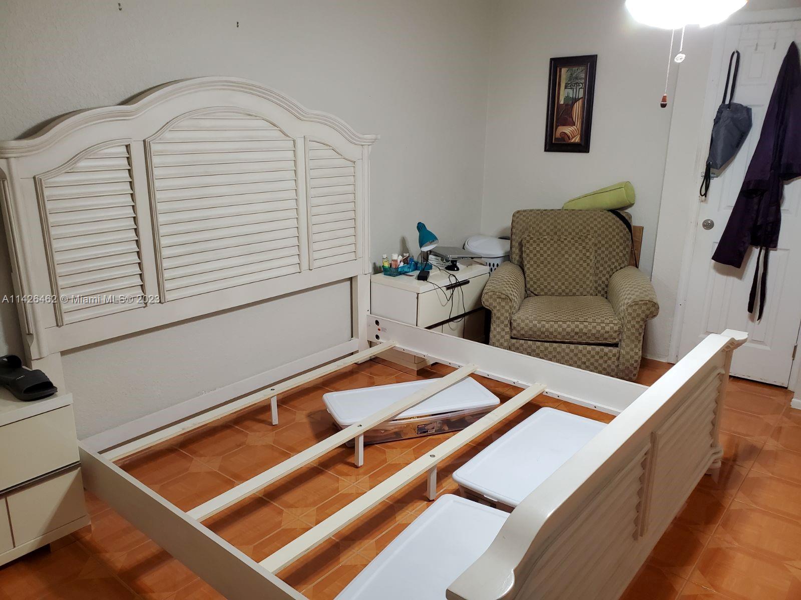 3725 NE 169th St # 408