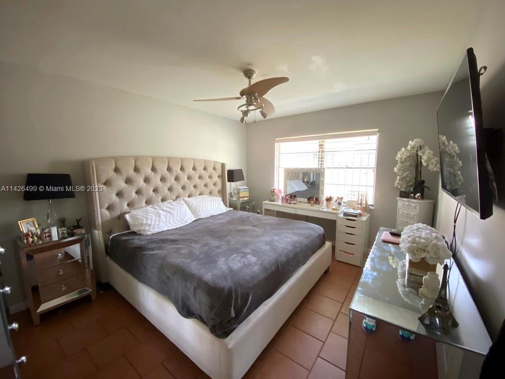 18240 Mediterranean Blvd # 11 Unit: 1-11