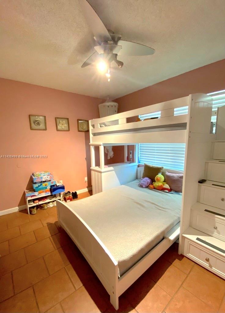 18240 Mediterranean Blvd # 11 Unit: 1-11