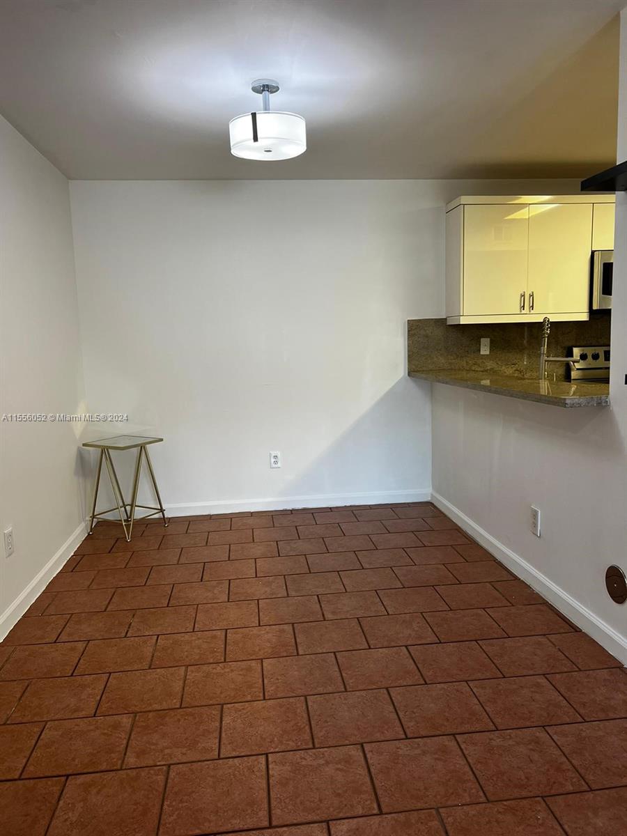 18240 Mediterranean Blvd # 11 Unit: 1-11