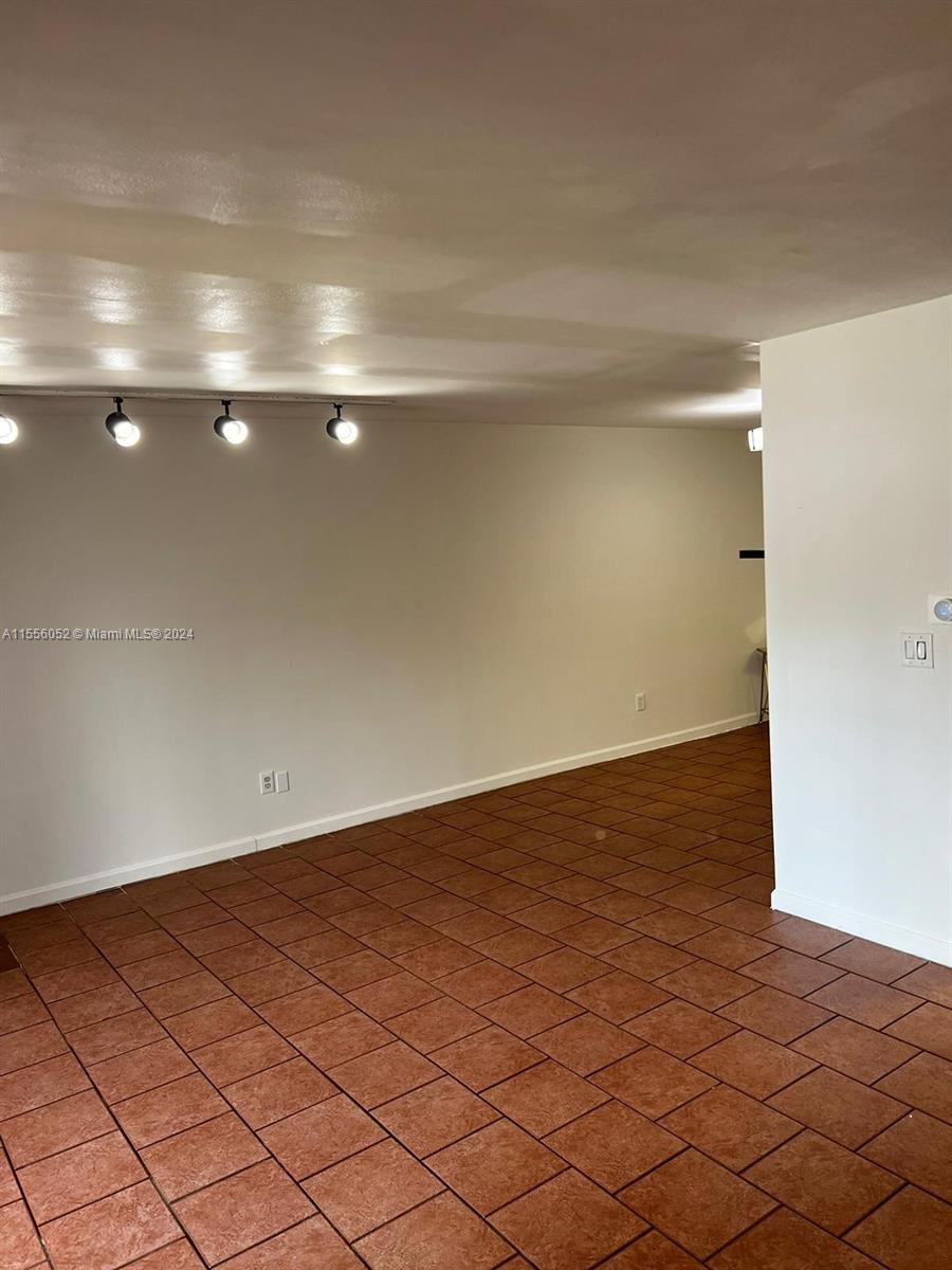 18240 Mediterranean Blvd # 11 Unit: 1-11