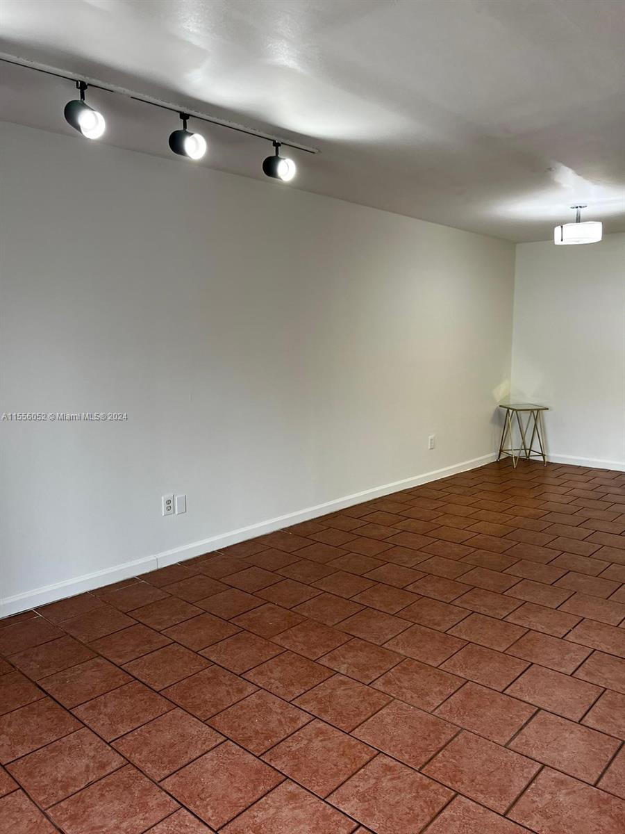 18240 Mediterranean Blvd # 11 Unit: 1-11