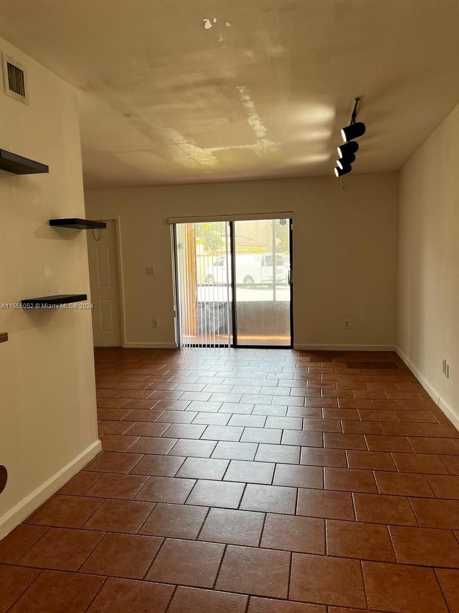 18240 Mediterranean Blvd # 11 Unit: 1-11