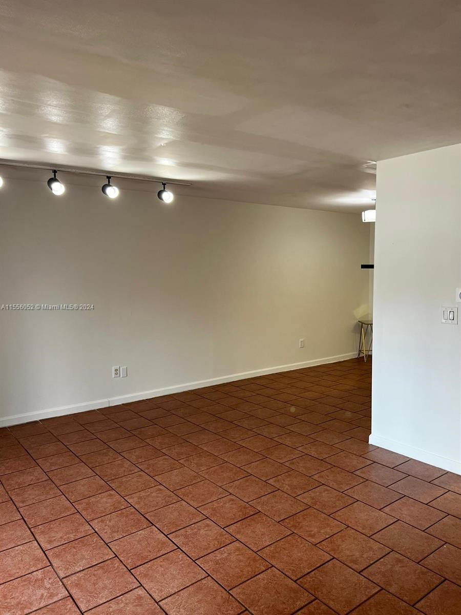 18240 Mediterranean Blvd # 11 Unit: 1-11