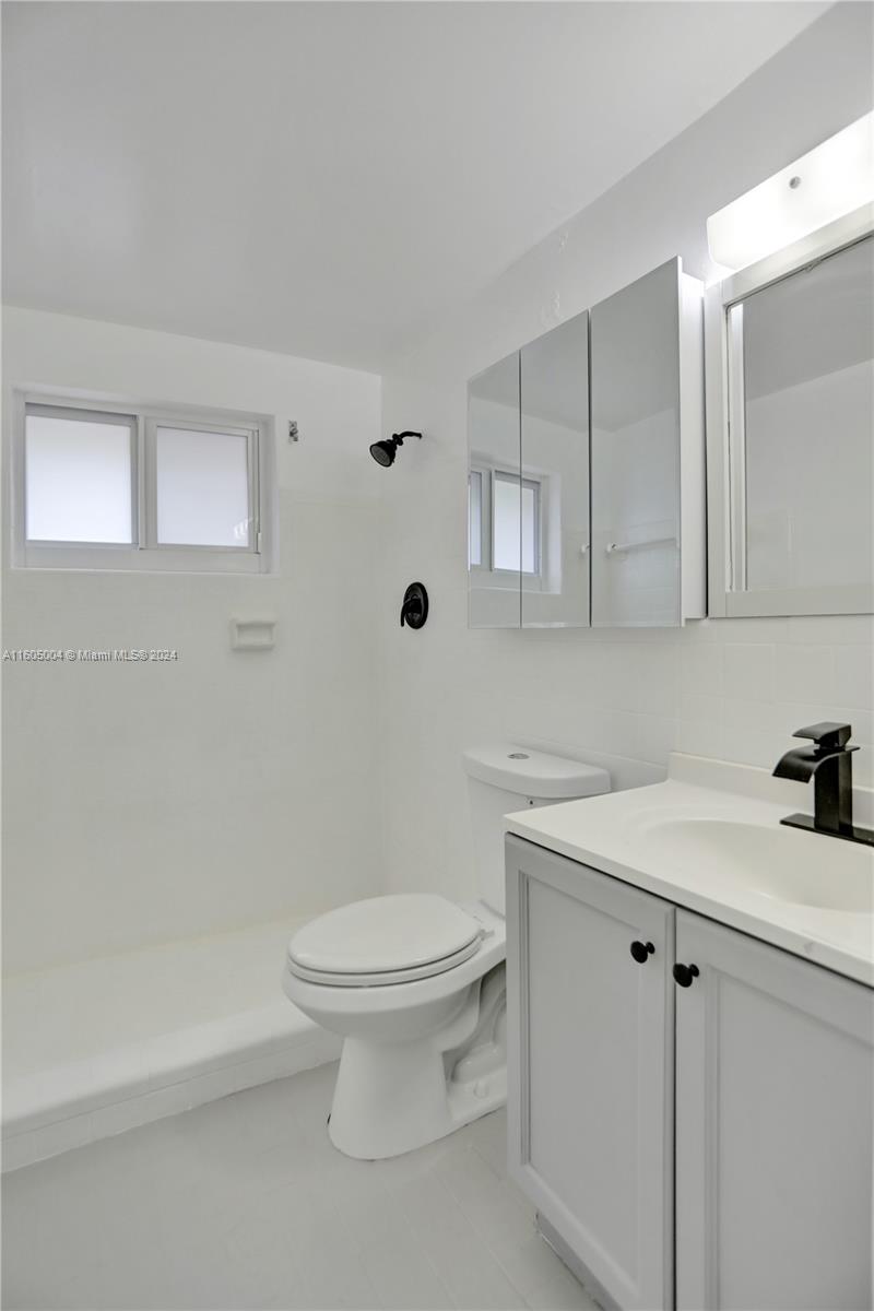 1560 NE 127th St # 110