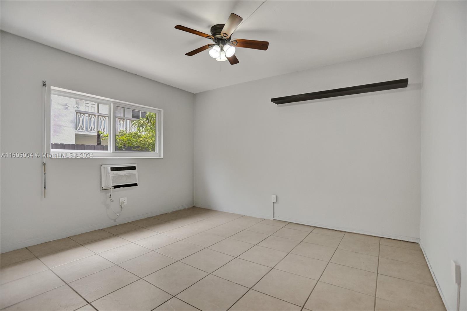 1560 NE 127th St # 110