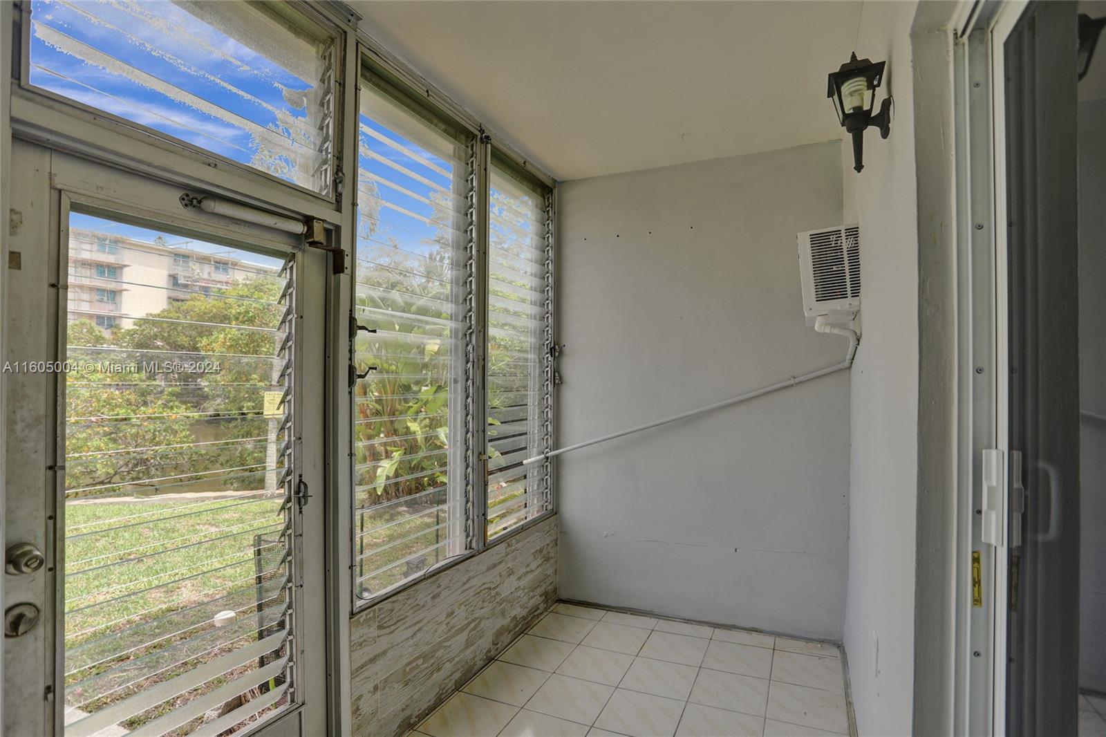 1560 NE 127th St # 110