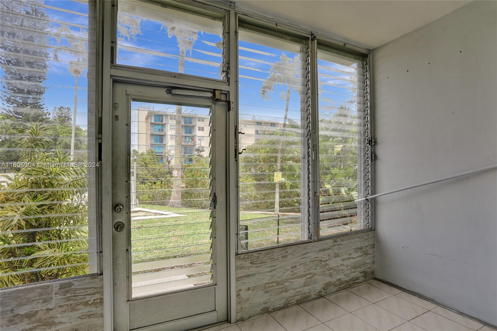 1560 NE 127th St # 110