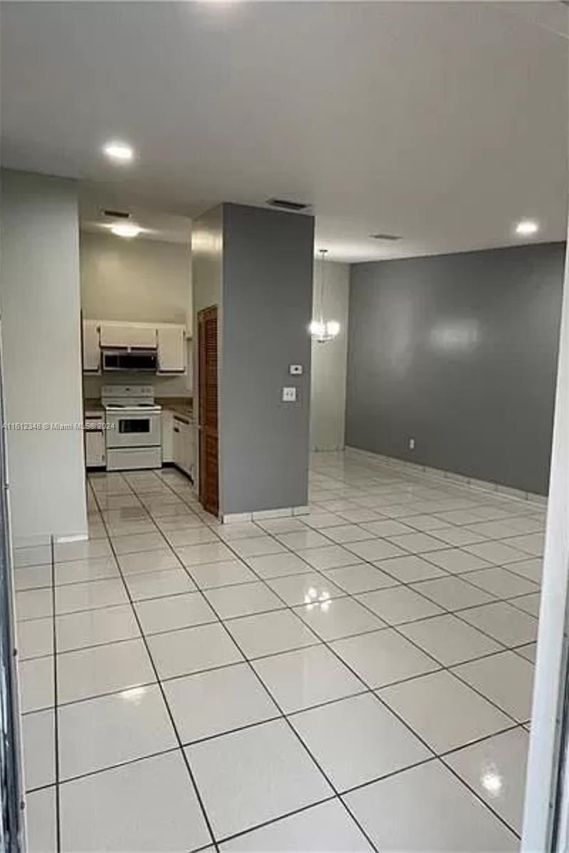 18246 Mediterranean Blvd # 10 Unit: 6-10