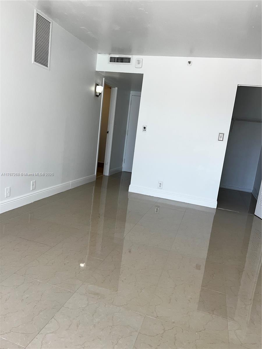 7601 E Treasure Dr # 722