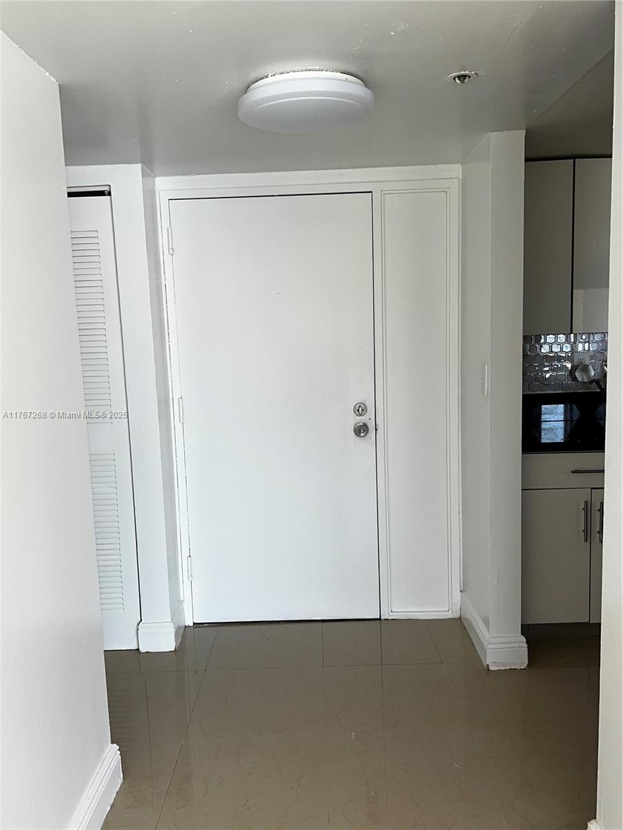 7601 E Treasure Dr # 722