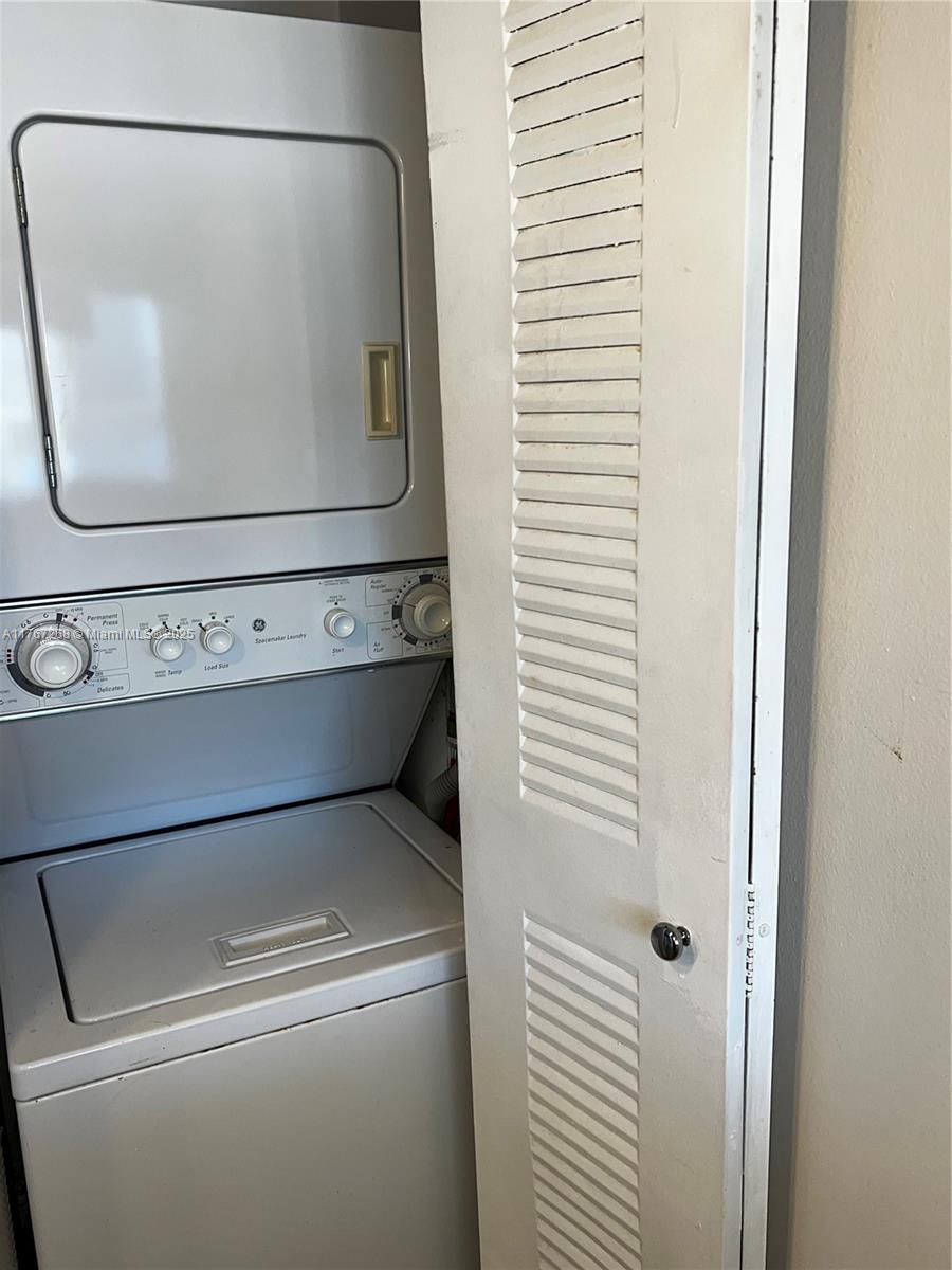 7601 E Treasure Dr # 722